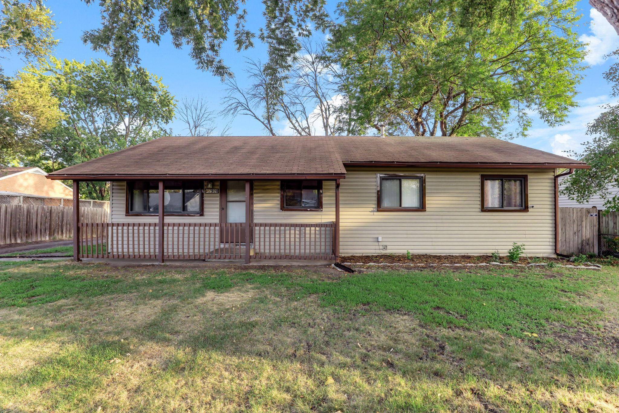 1909 Laramie TRL, Brooklyn Park, MN 55444