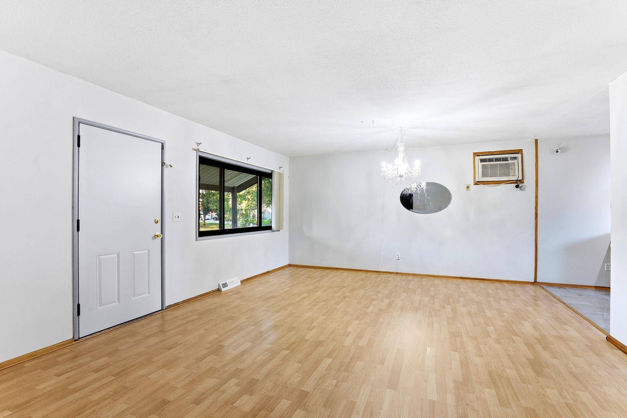 1909 Laramie TRL, Brooklyn Park, MN 55444