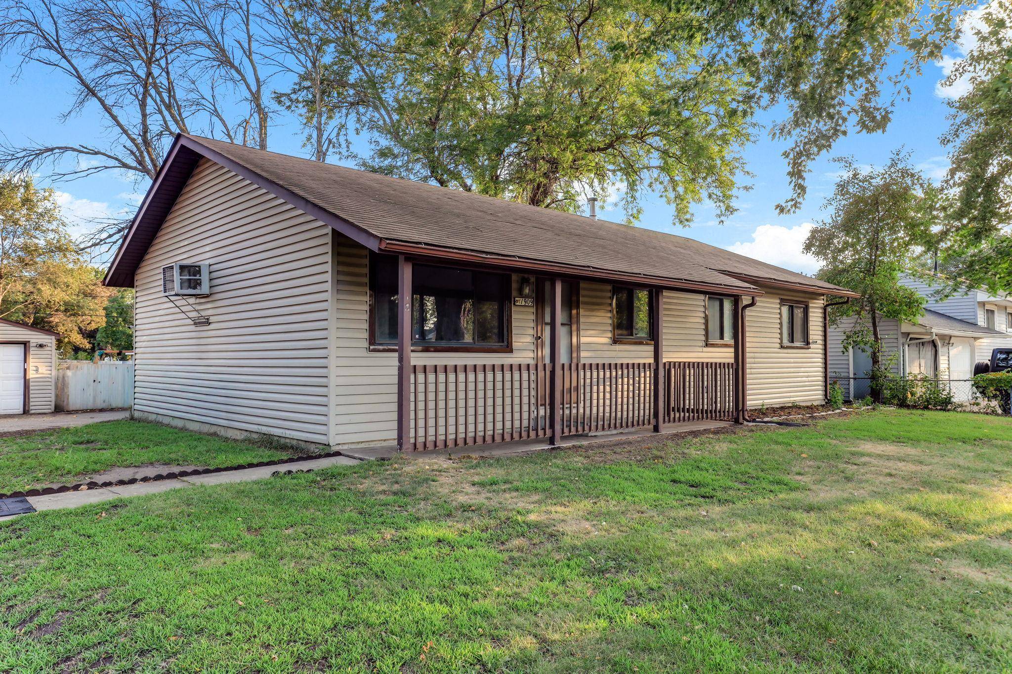 1909 Laramie TRL, Brooklyn Park, MN 55444