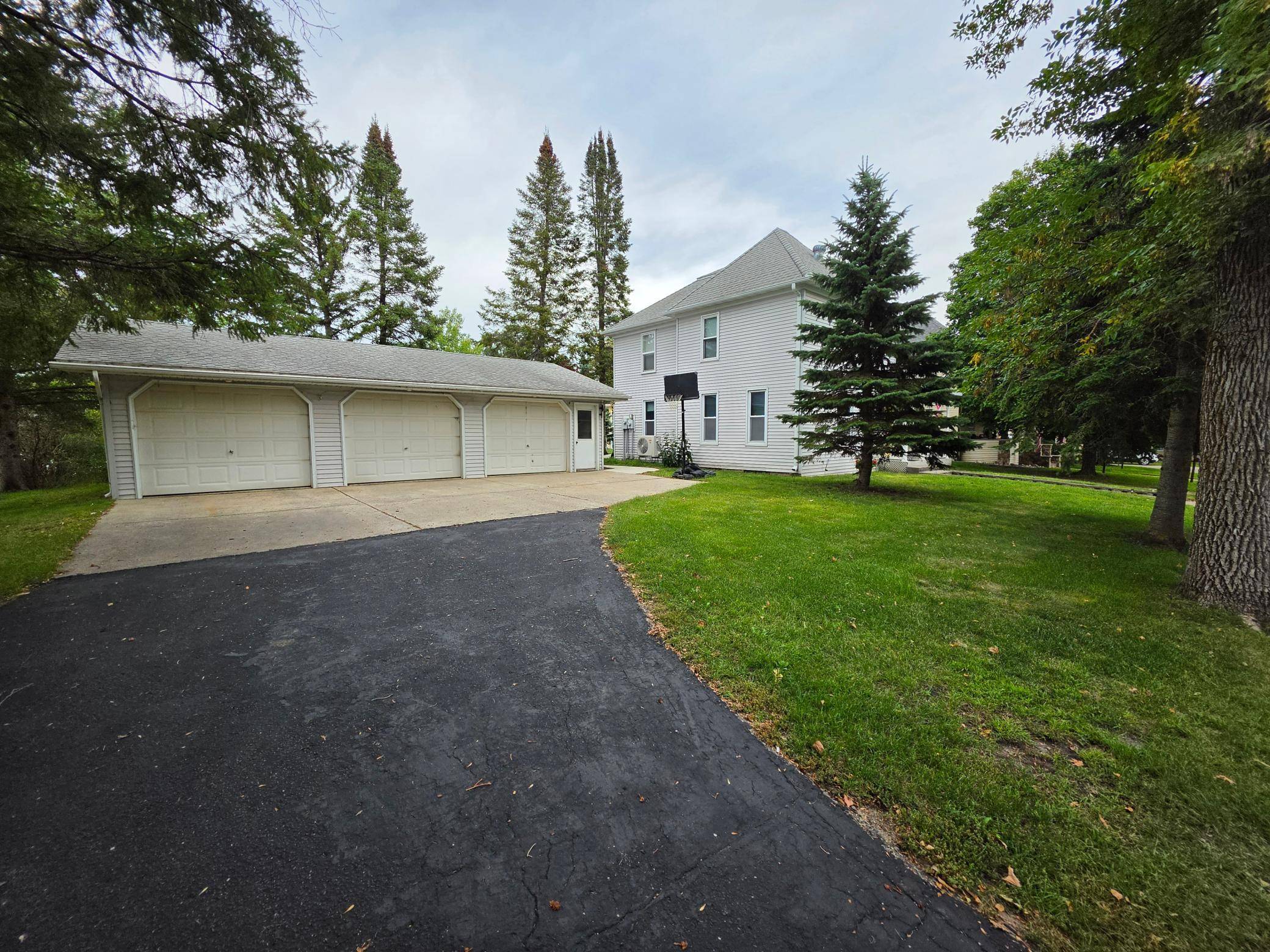 204 Woodland AVE W, Underwood, MN 56586
