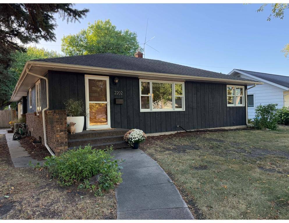 2202 8th ST N, Fargo, ND 58102