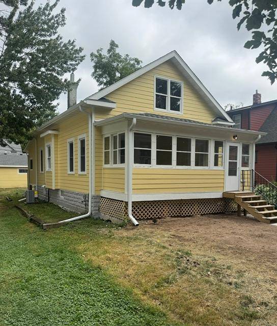 1040 24th AVE SE, Minneapolis, MN 55414