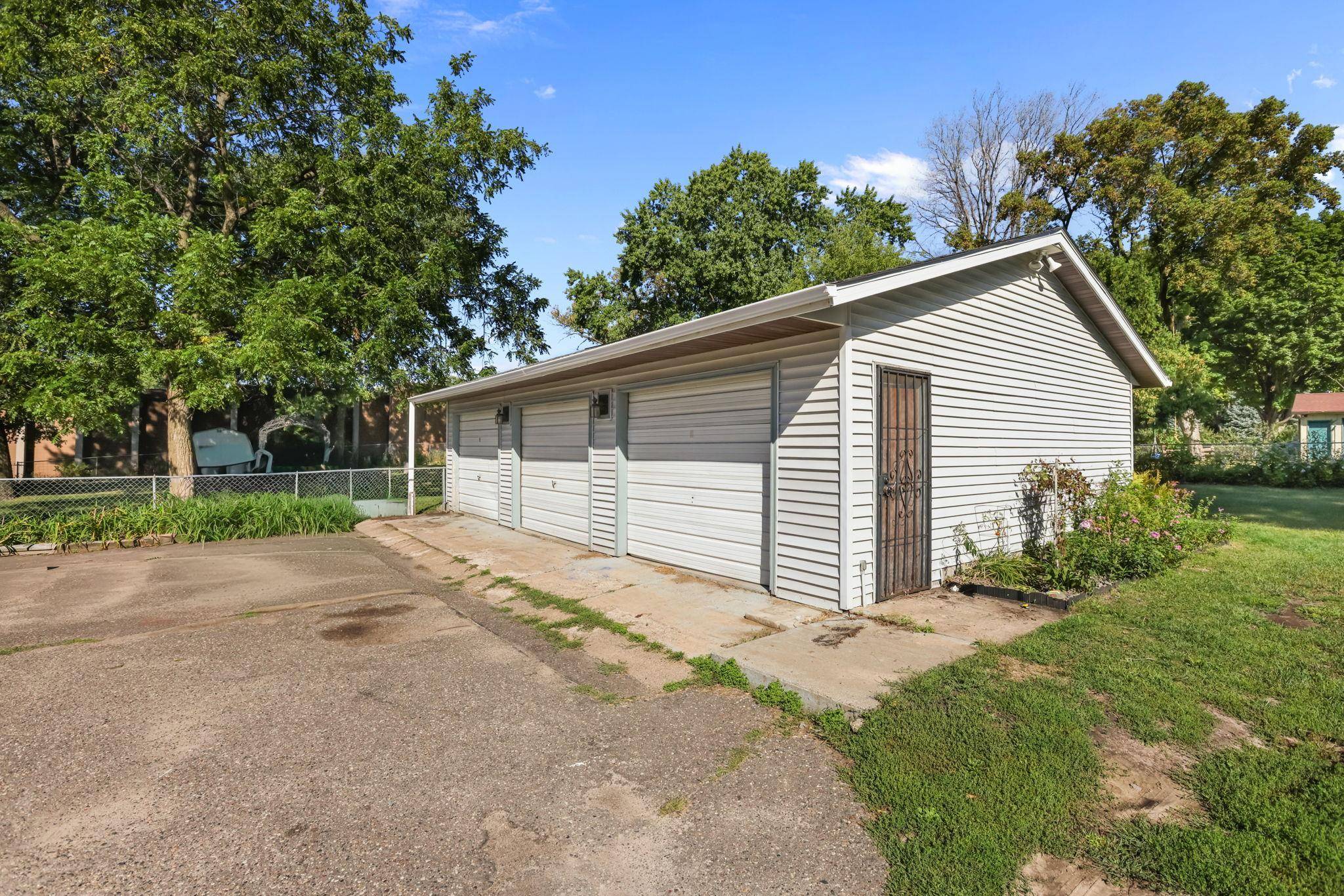 2811 Centerville RD, Little Canada, MN 55117