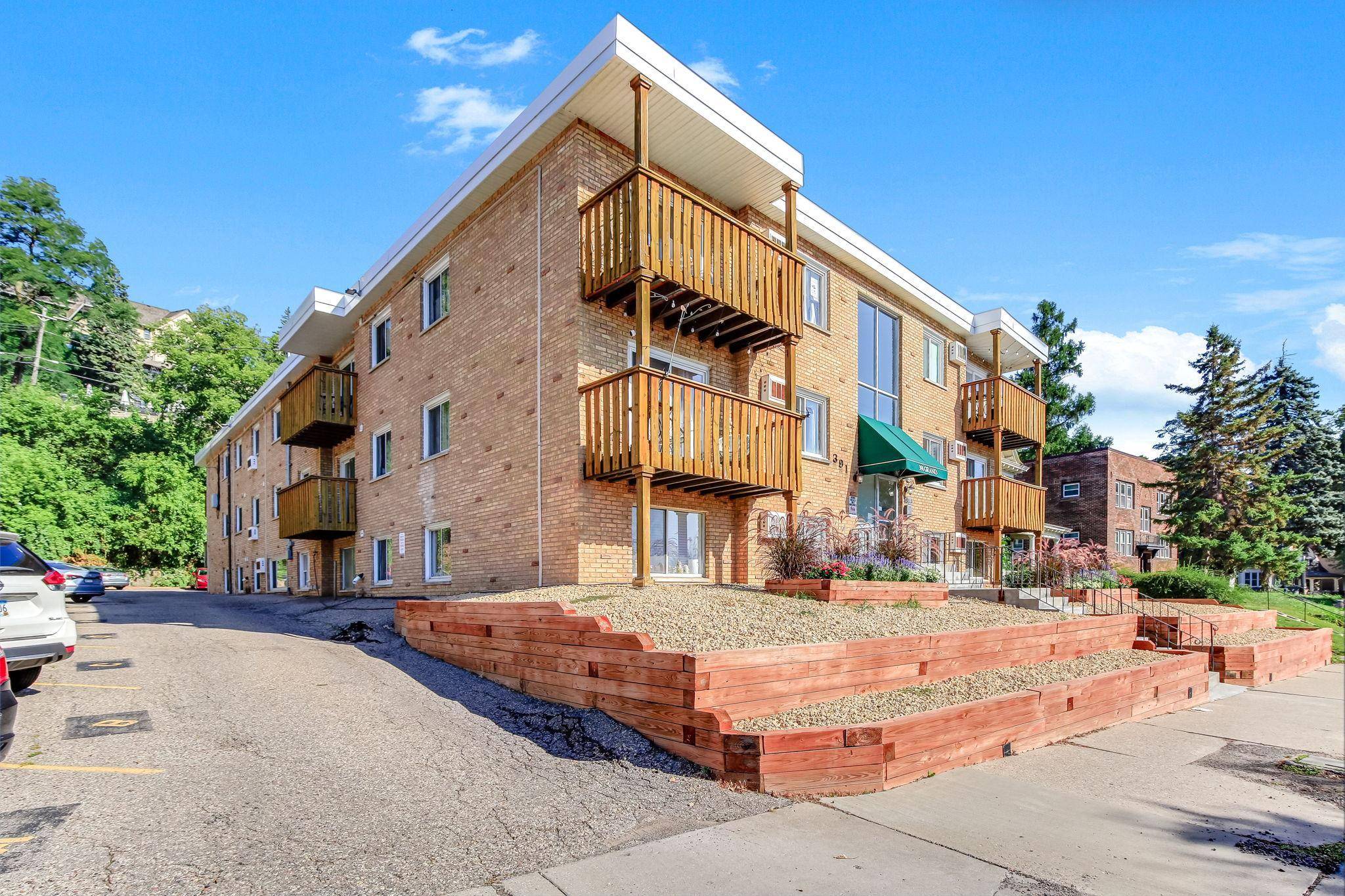 391 Grand AVE #203, Saint Paul, MN 55102