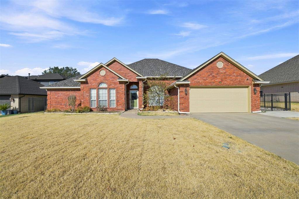 1607 SW Edward CIR, Lawton, OK 73505