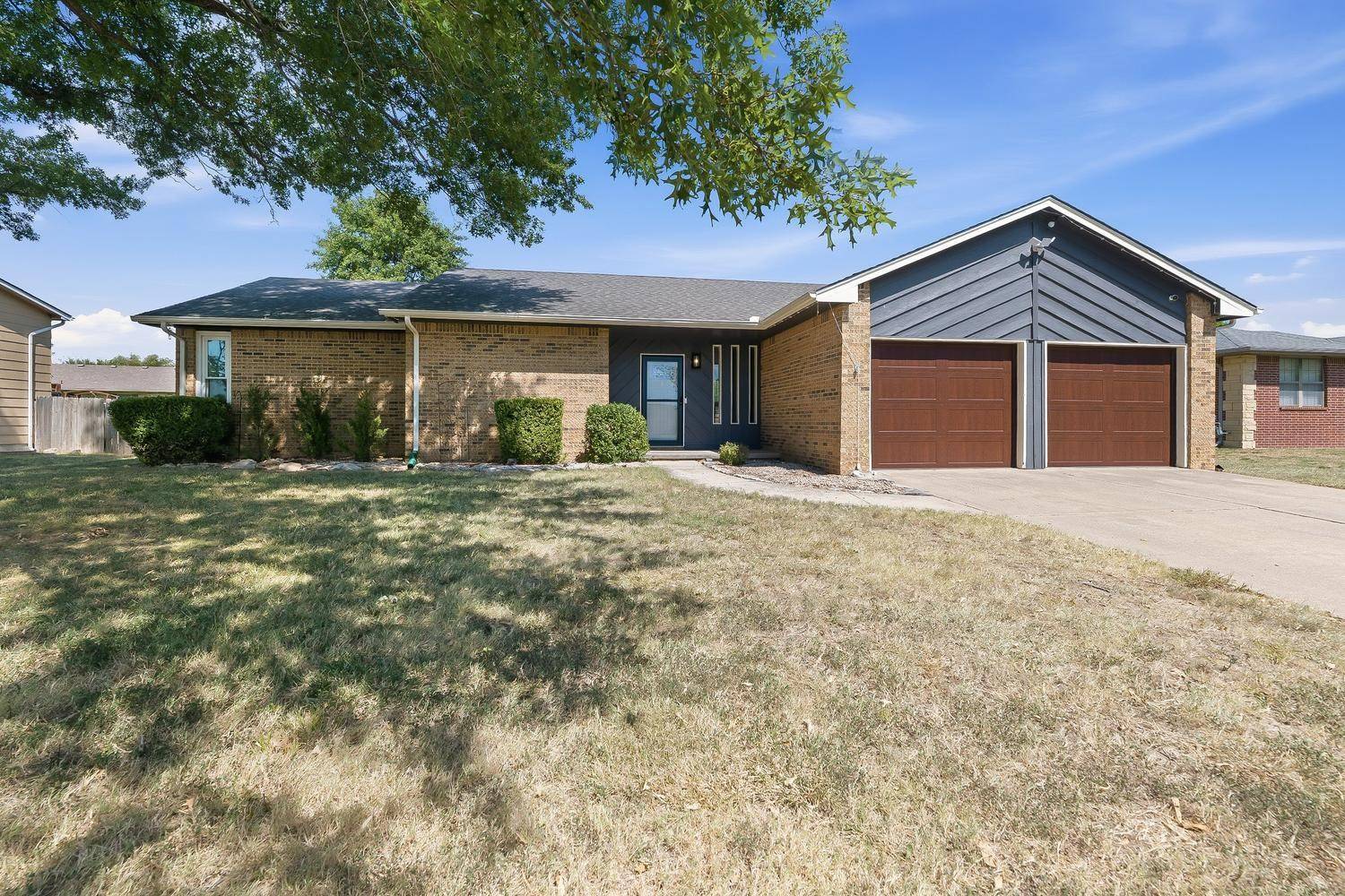 120 E Shady Brook Ln, Derby, KS 67037