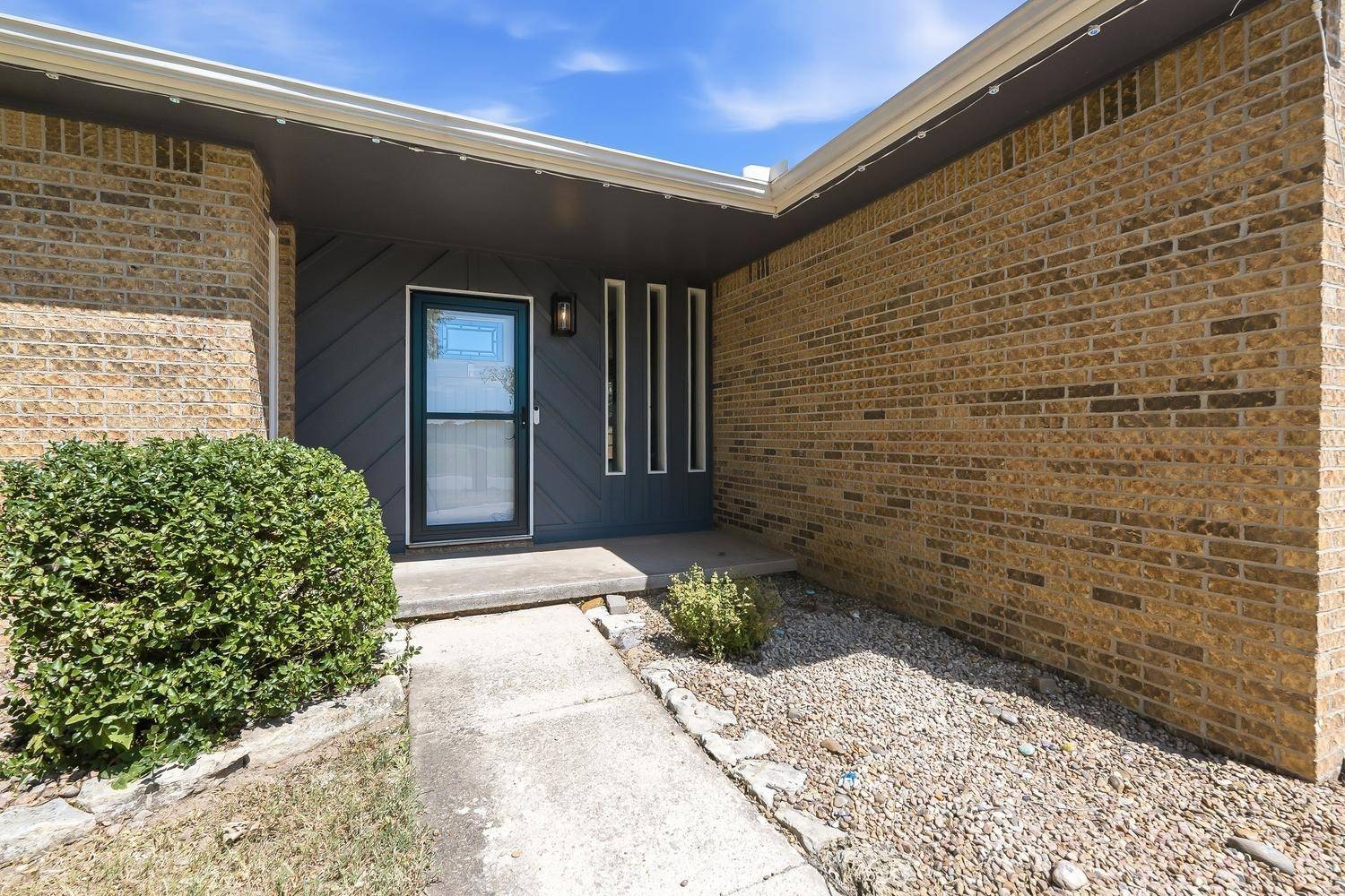 120 E Shady Brook Ln, Derby, KS 67037