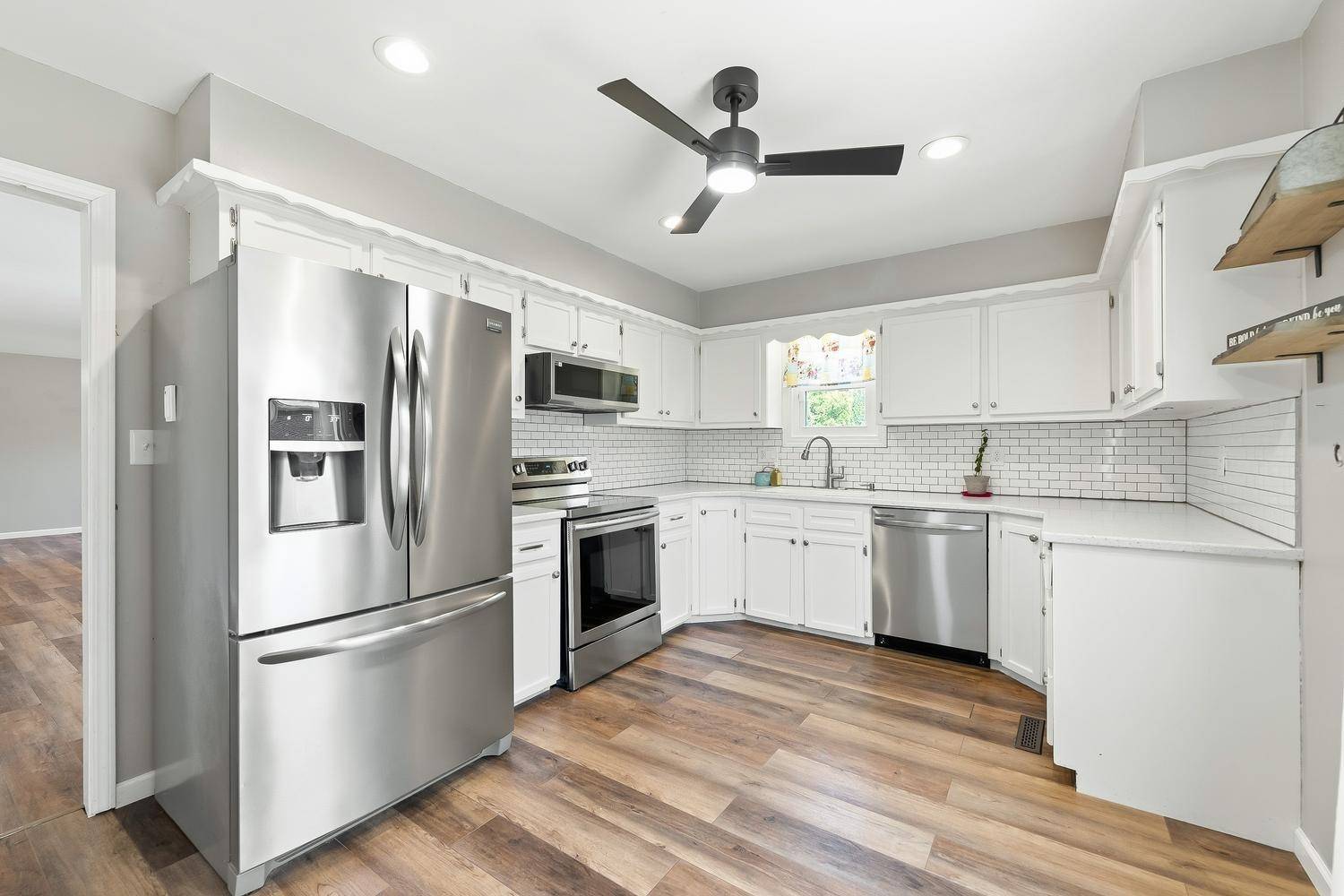 120 E Shady Brook Ln, Derby, KS 67037