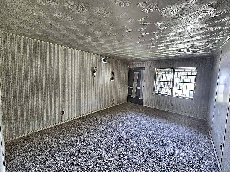 212 N Longacre Lane, Dallas, TX 75217