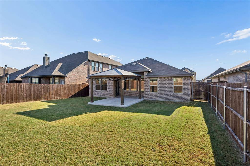 9916 Ginkgo Lane, Fort Worth, TX 76036