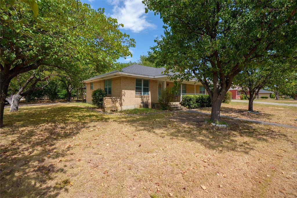 223 Hillcrest Street, Sanger, TX 76266