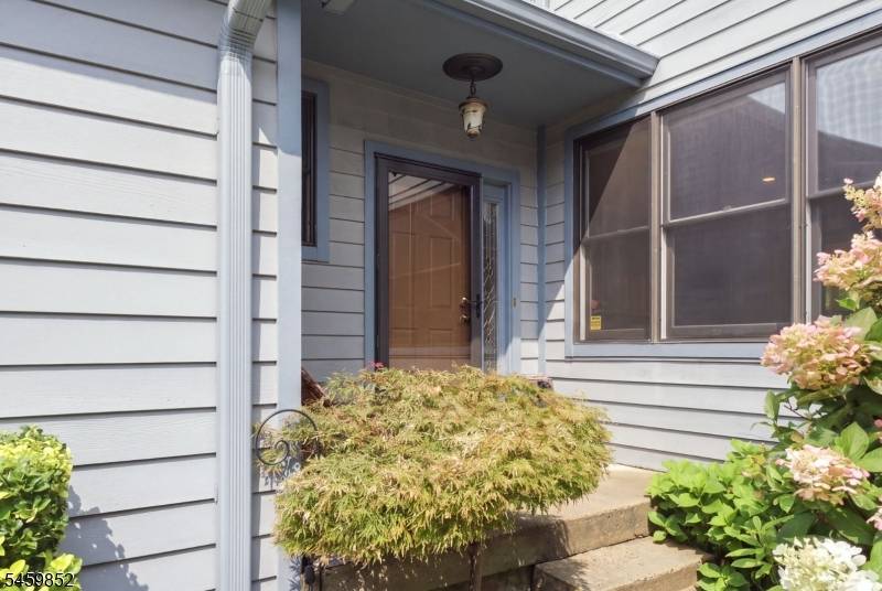 4 Hillside Ct, Lambertville City, NJ 08530