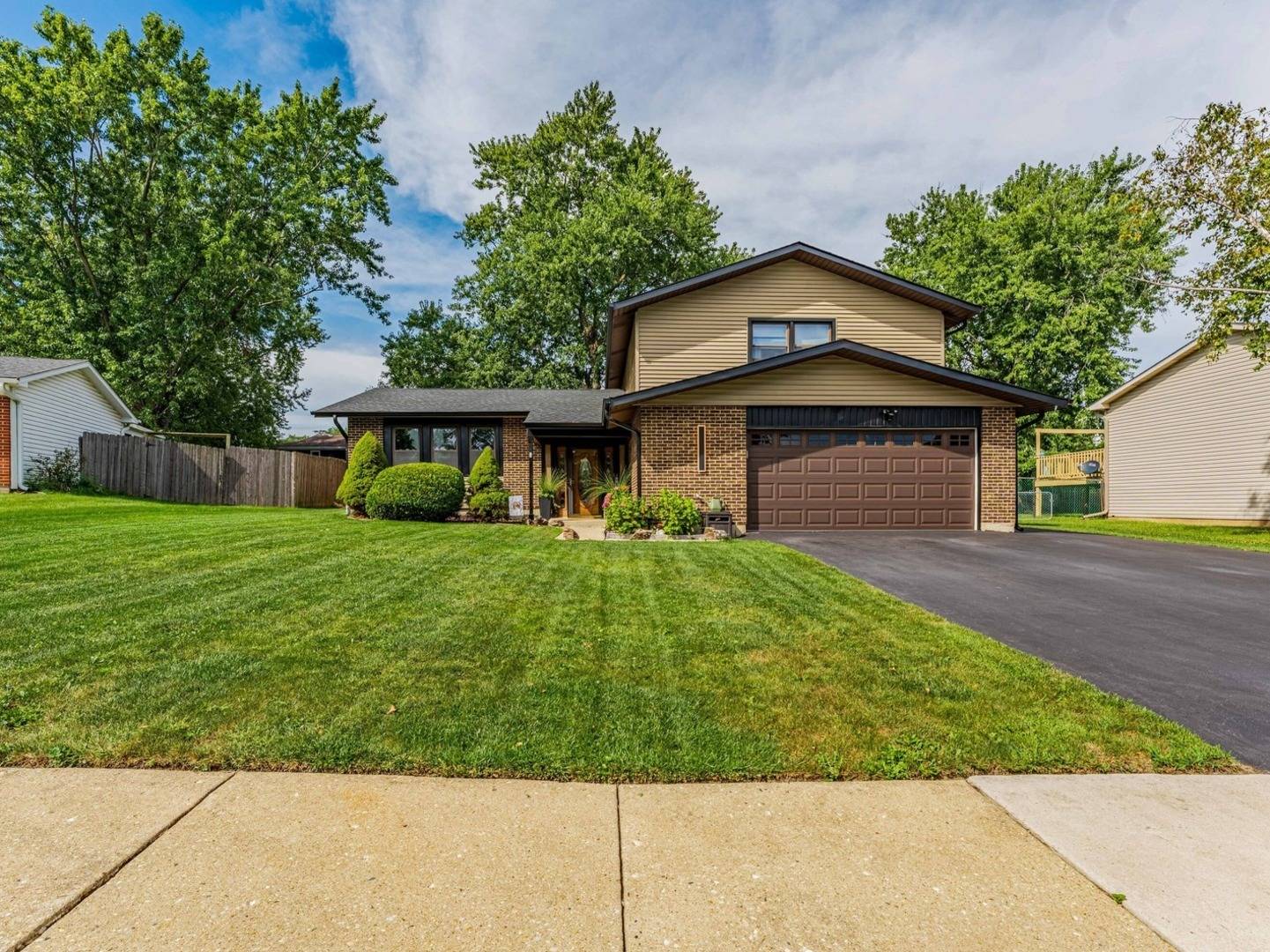 349 Knight CT, Bolingbrook, IL 60440