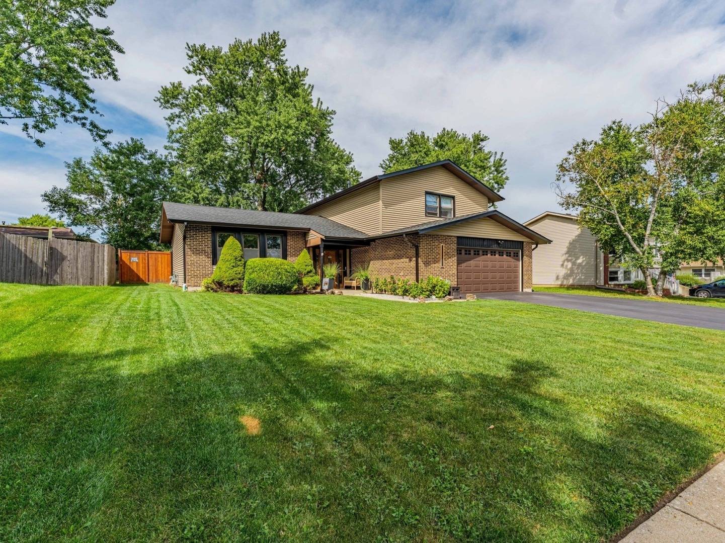 349 Knight CT, Bolingbrook, IL 60440