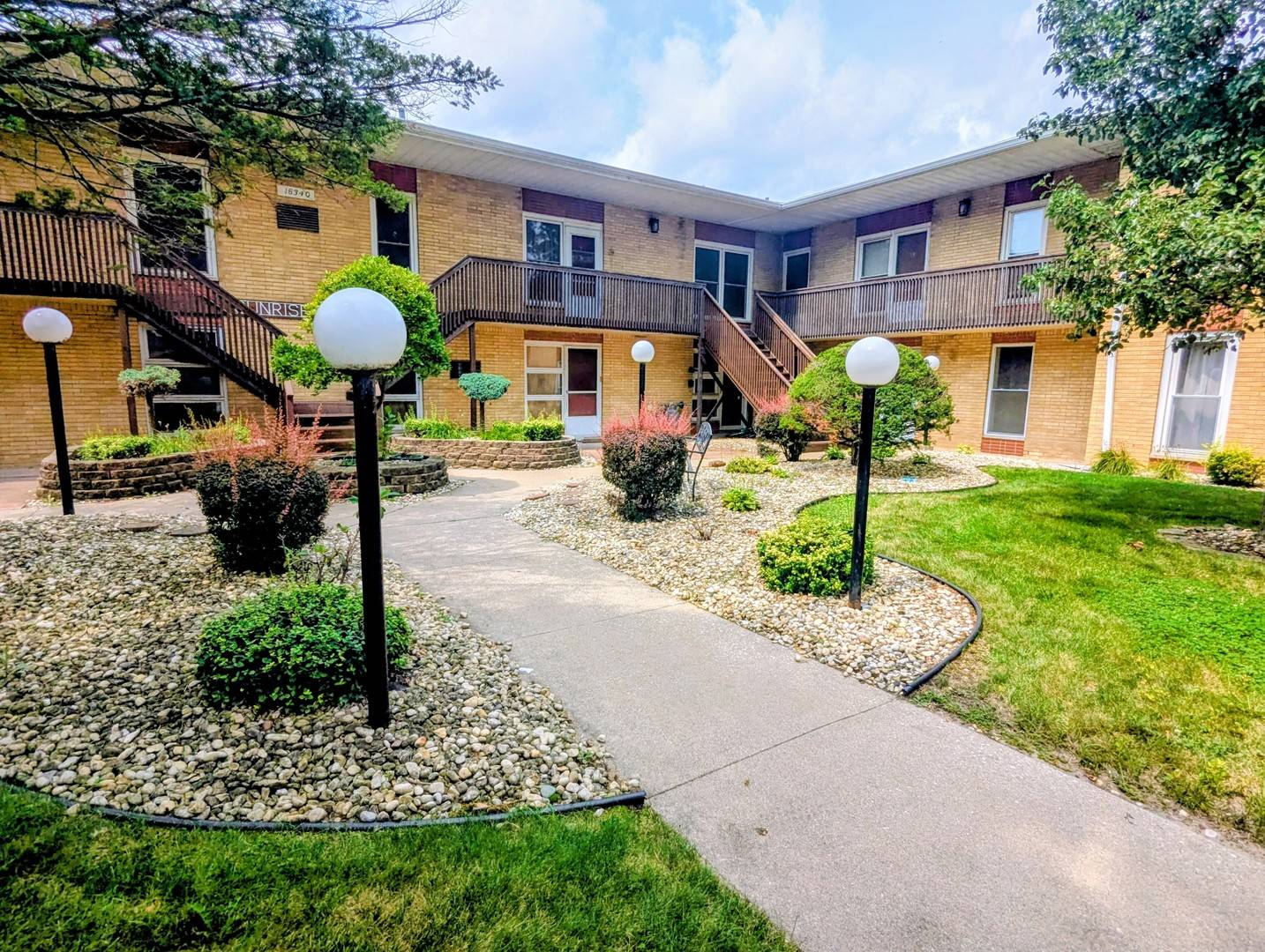 18340 Burnham AVE #11, Lansing, IL 60438