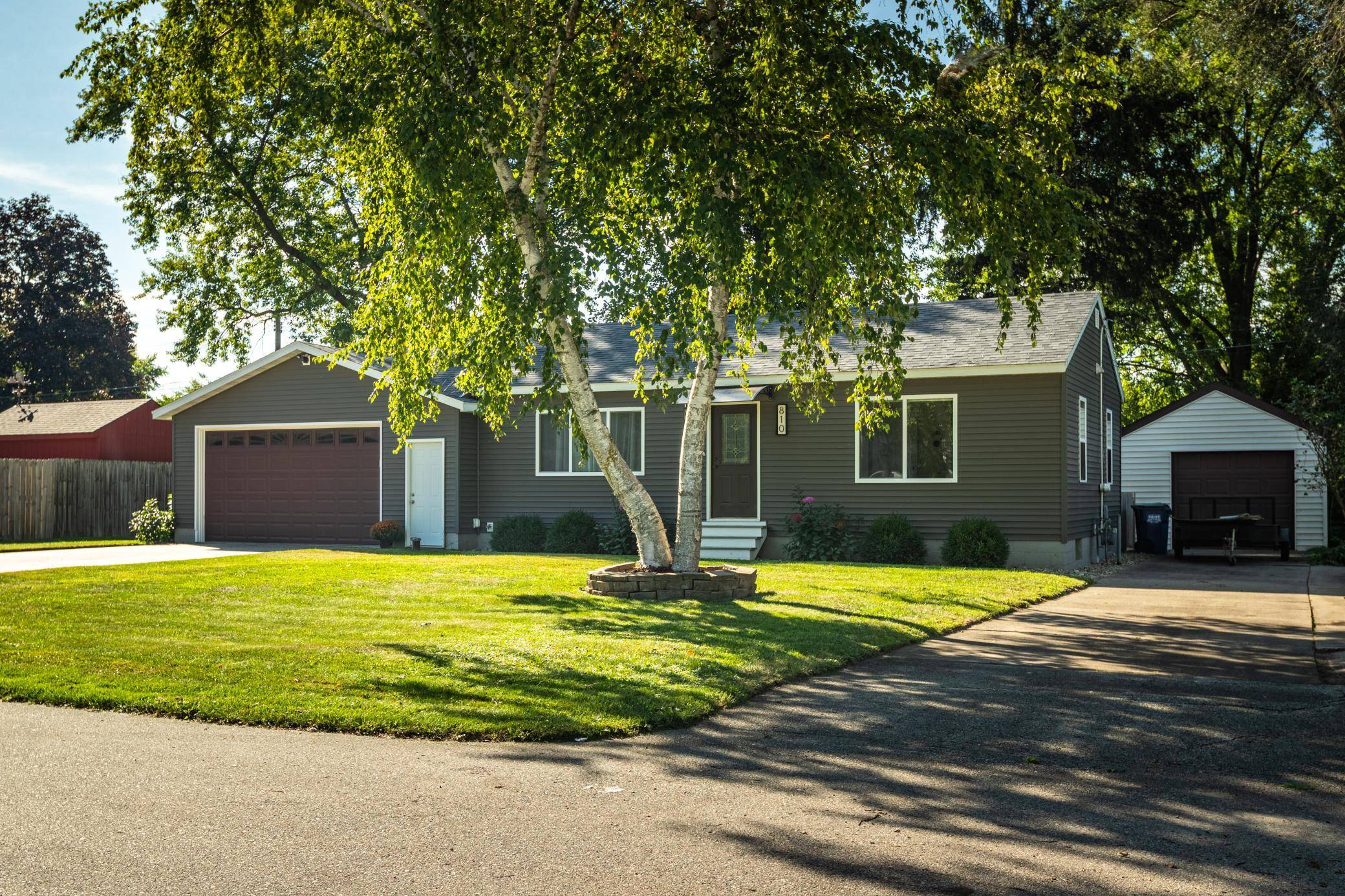 810 Hanson RD, La Crosse, WI 54603