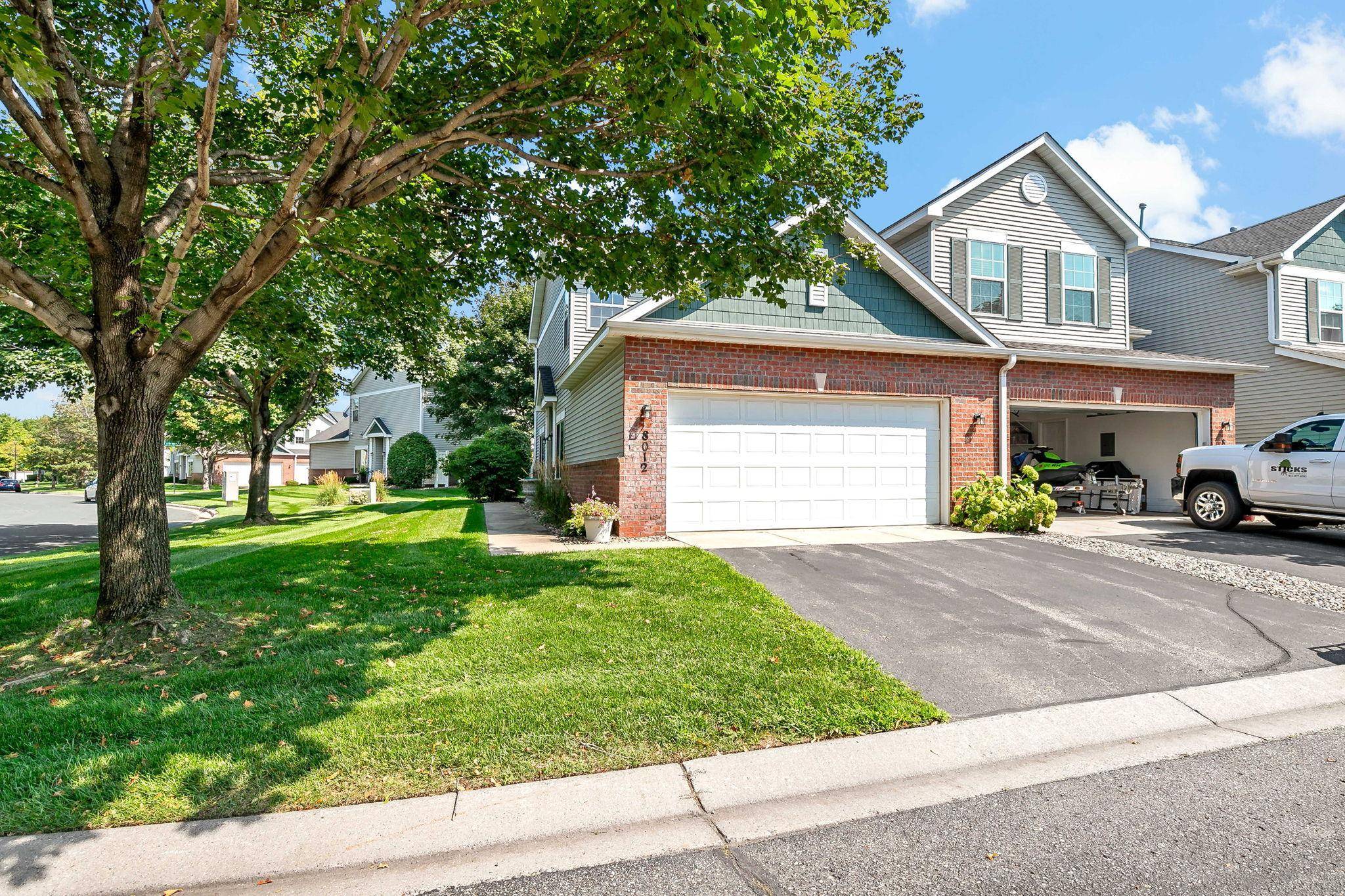 8012 Stratford CIR S, Shakopee, MN 55379