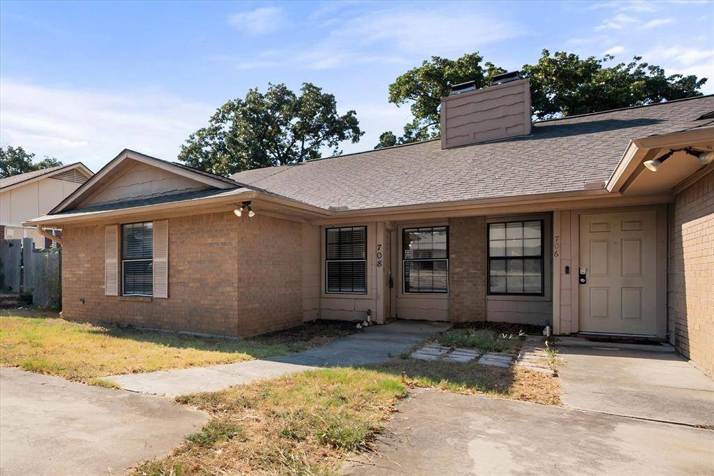 708 Woodland Court, Kennedale, TX 76060