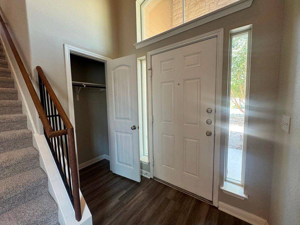 120 Kingfisher LN, Kyle, TX 78640