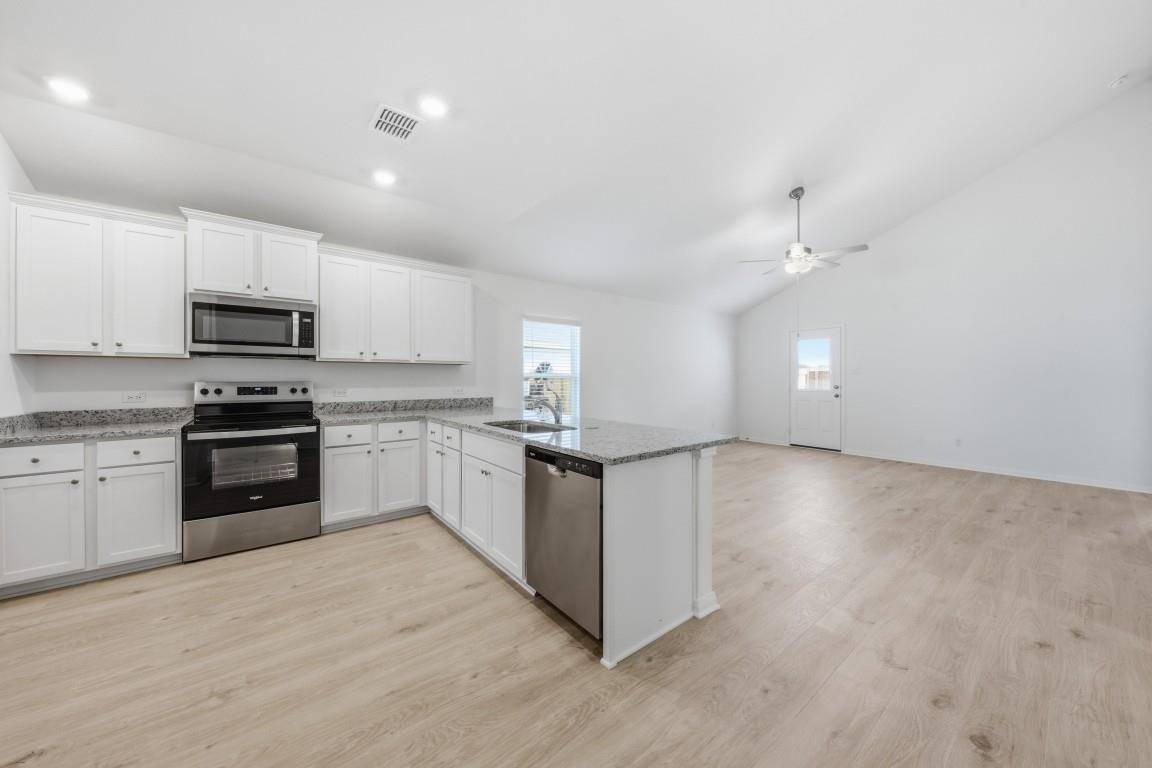 217 W Luna Blue LN, Jarrell, TX 76537