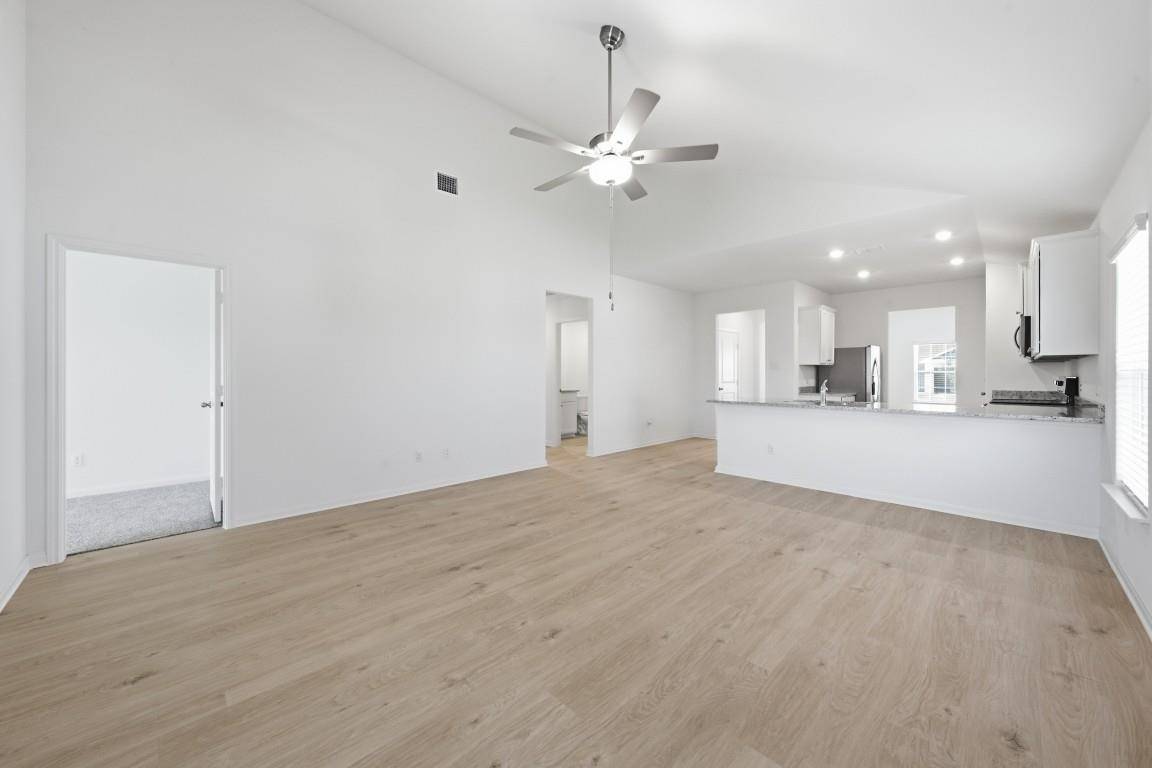 217 W Luna Blue LN, Jarrell, TX 76537