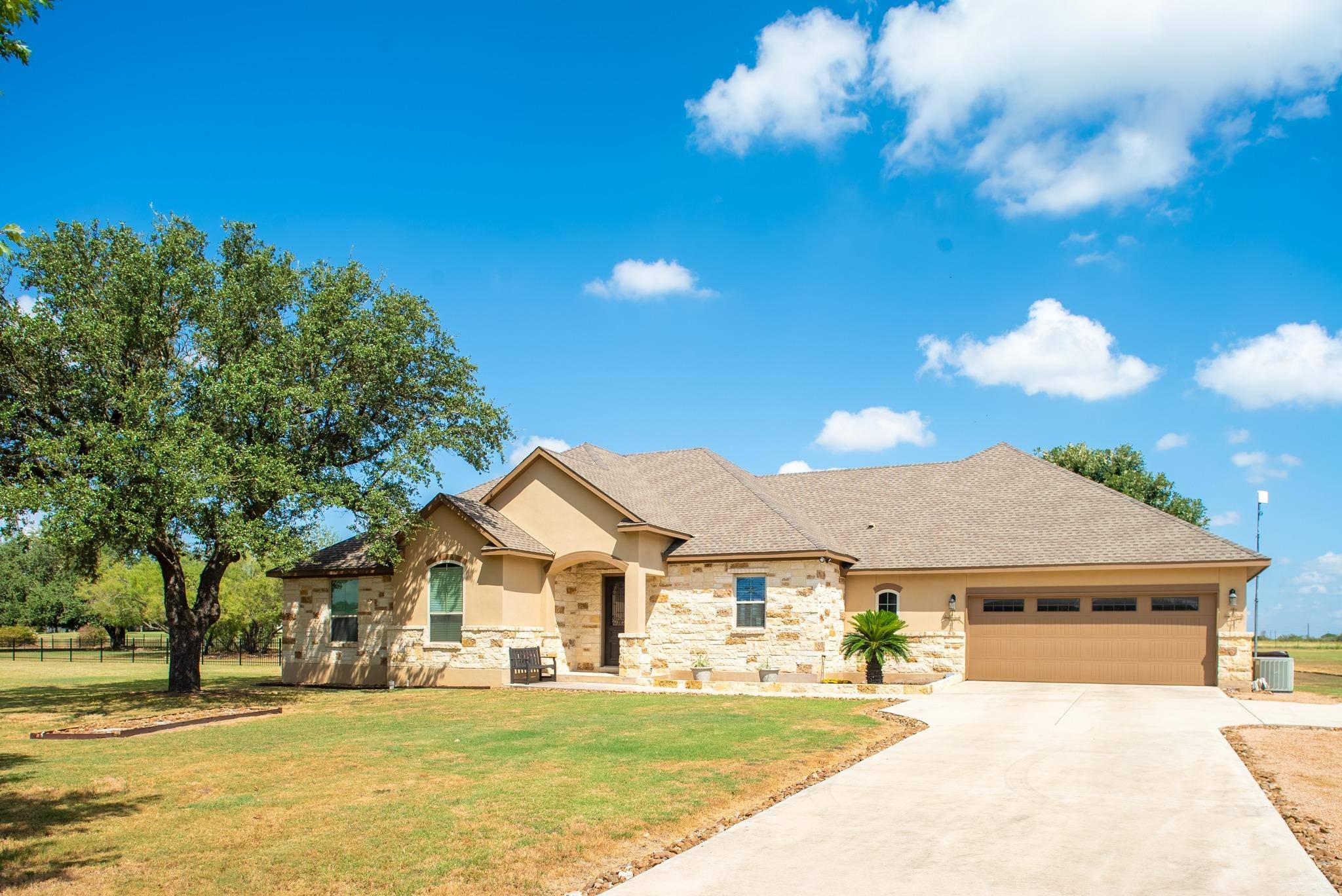 156 Private Road 4666 DR, Castroville, TX 78009