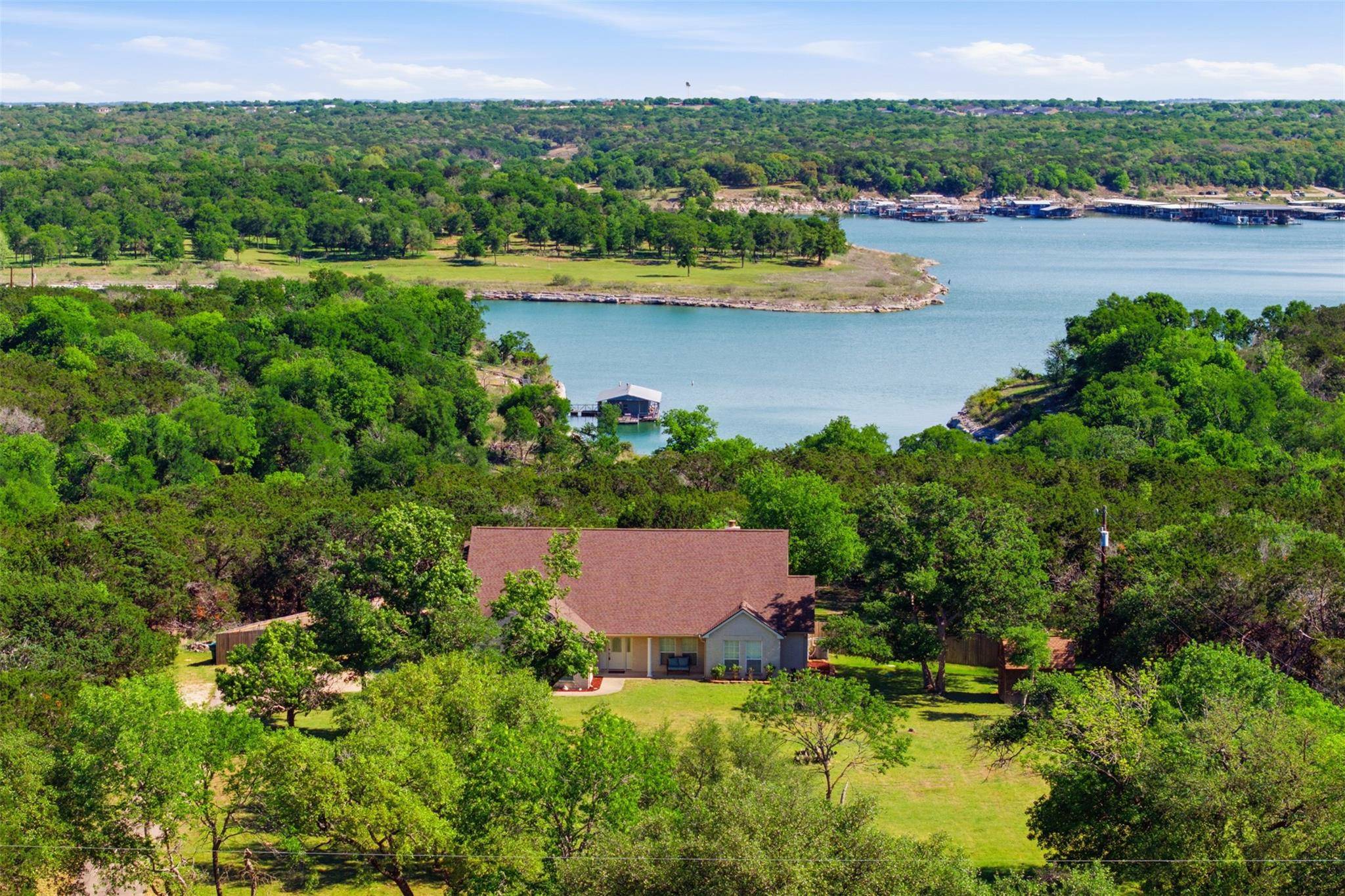 71 Wrangler DR, Morgans Point Resort, TX 76513