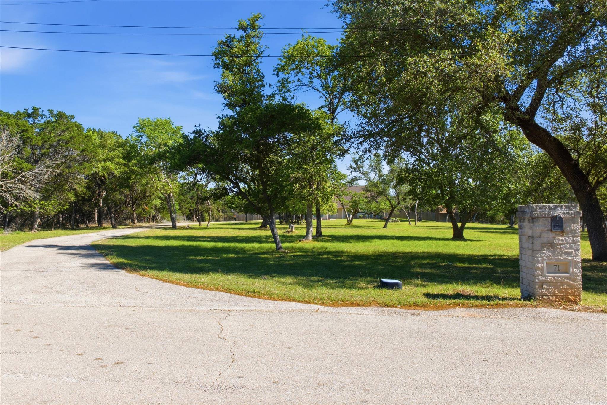 71 Wrangler DR, Morgans Point Resort, TX 76513