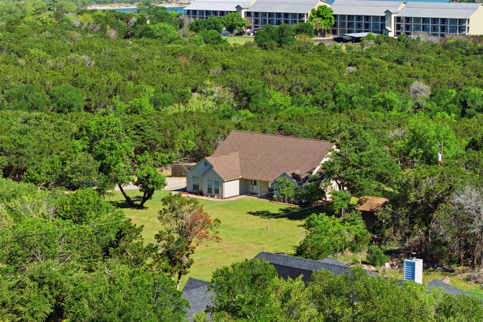 71 Wrangler DR, Morgans Point Resort, TX 76513