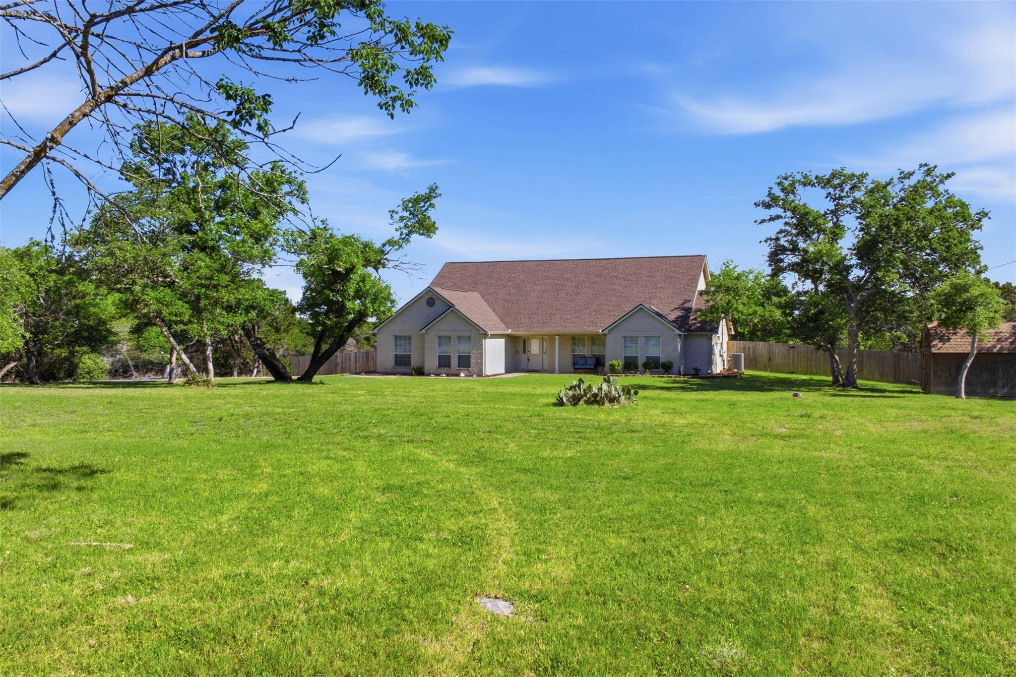 71 Wrangler DR, Morgans Point Resort, TX 76513