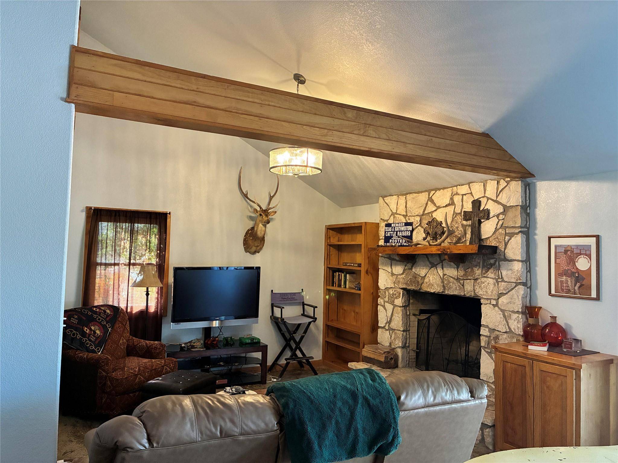 101 River Park DR, Martindale, TX 78655