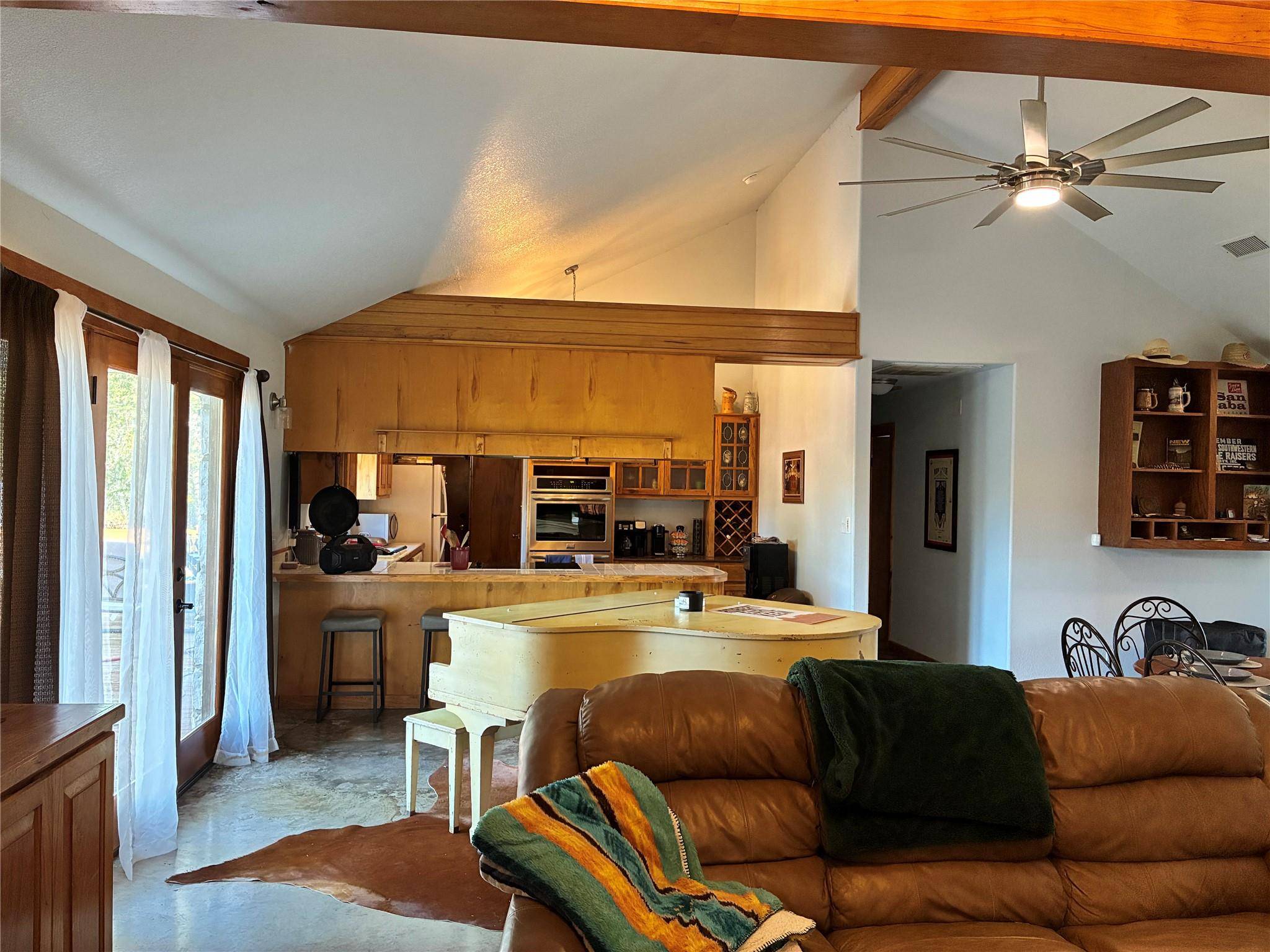 101 River Park DR, Martindale, TX 78655