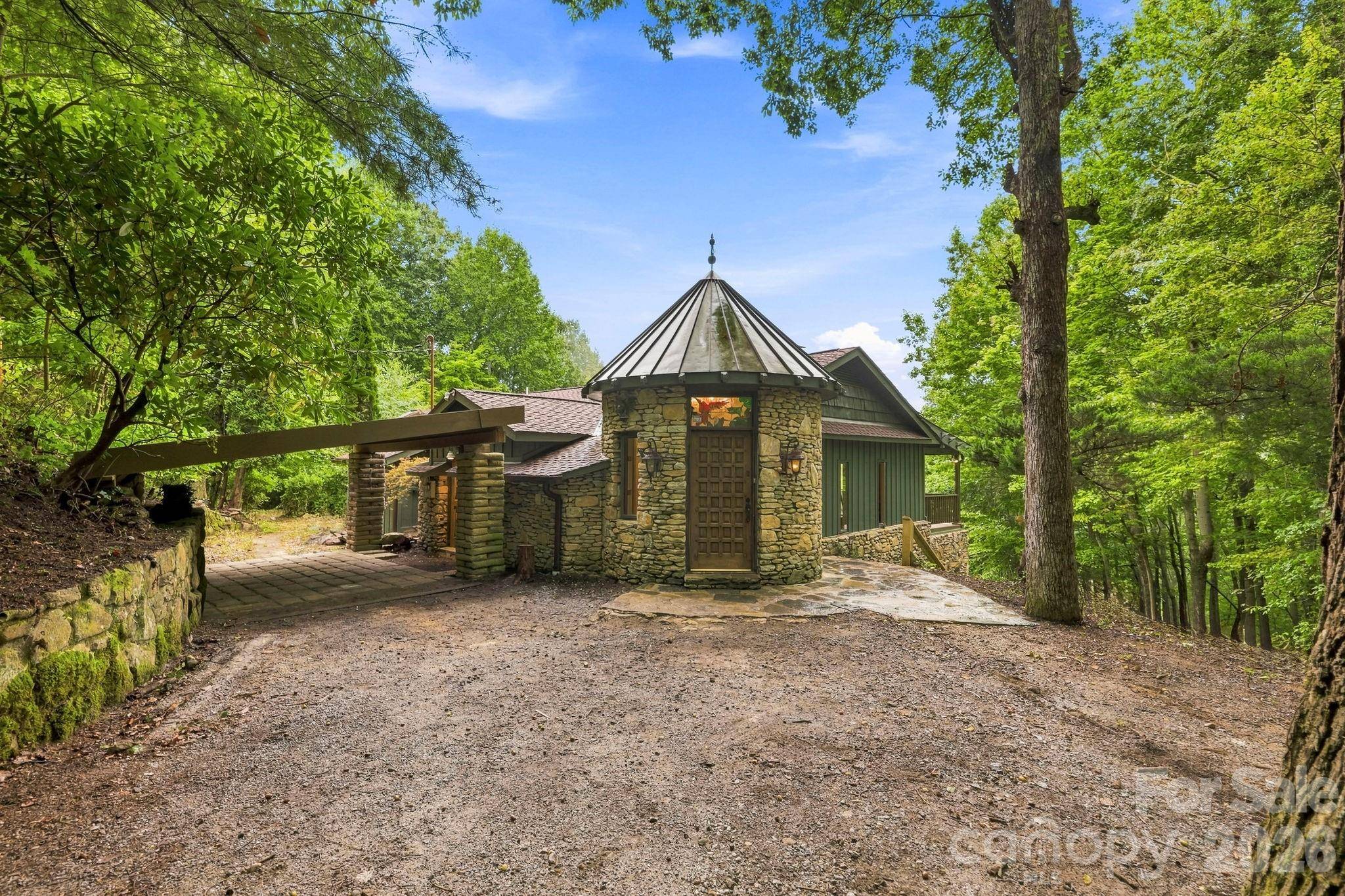 284 Indian Cave Park RD, Hendersonville, NC 28739