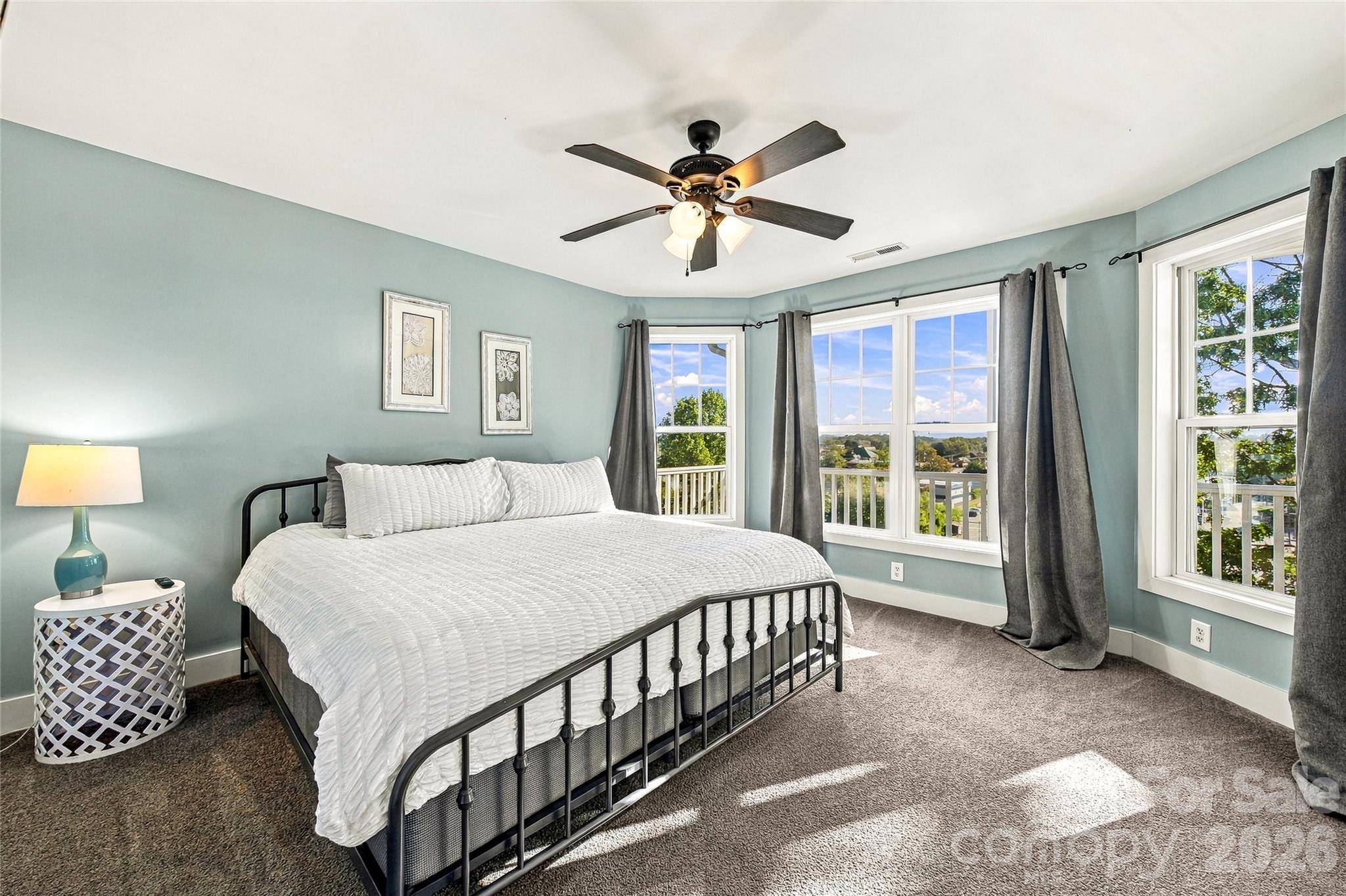 14 Summit CIR, Hendersonville, NC 28739