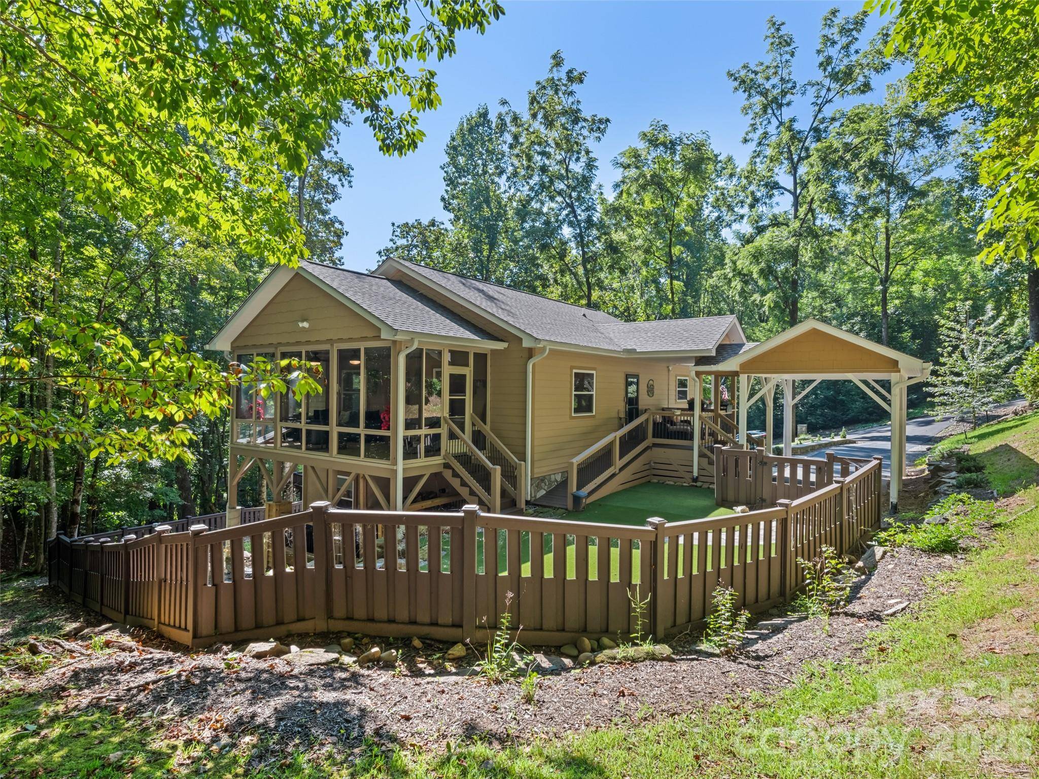 100 Loafer LN, Waynesville, NC 28785