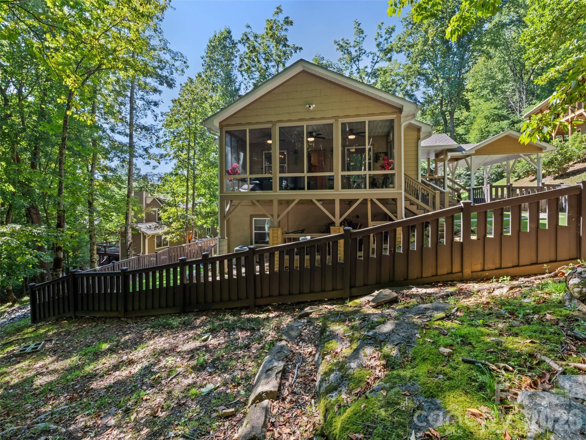 100 Loafer LN, Waynesville, NC 28785