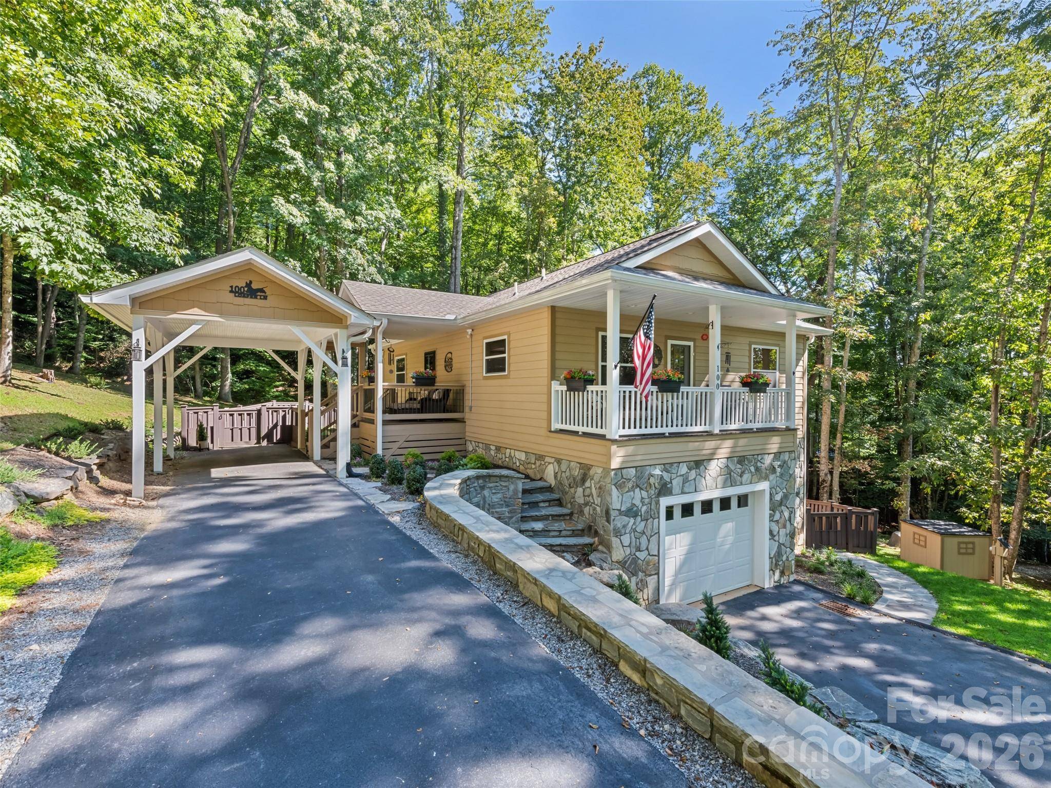 100 Loafer LN, Waynesville, NC 28785