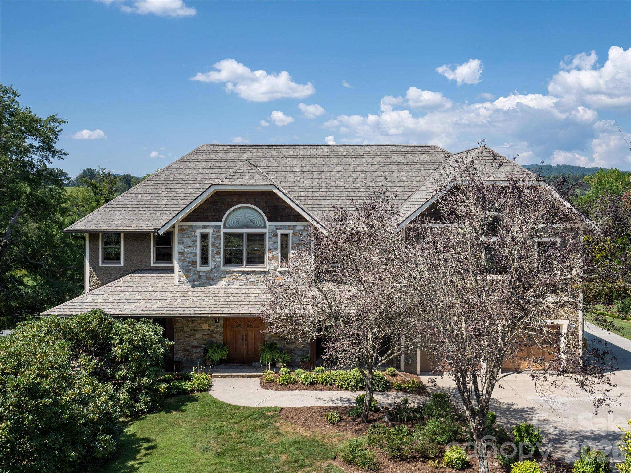3 Blue Heron DR, Fletcher, NC 28732