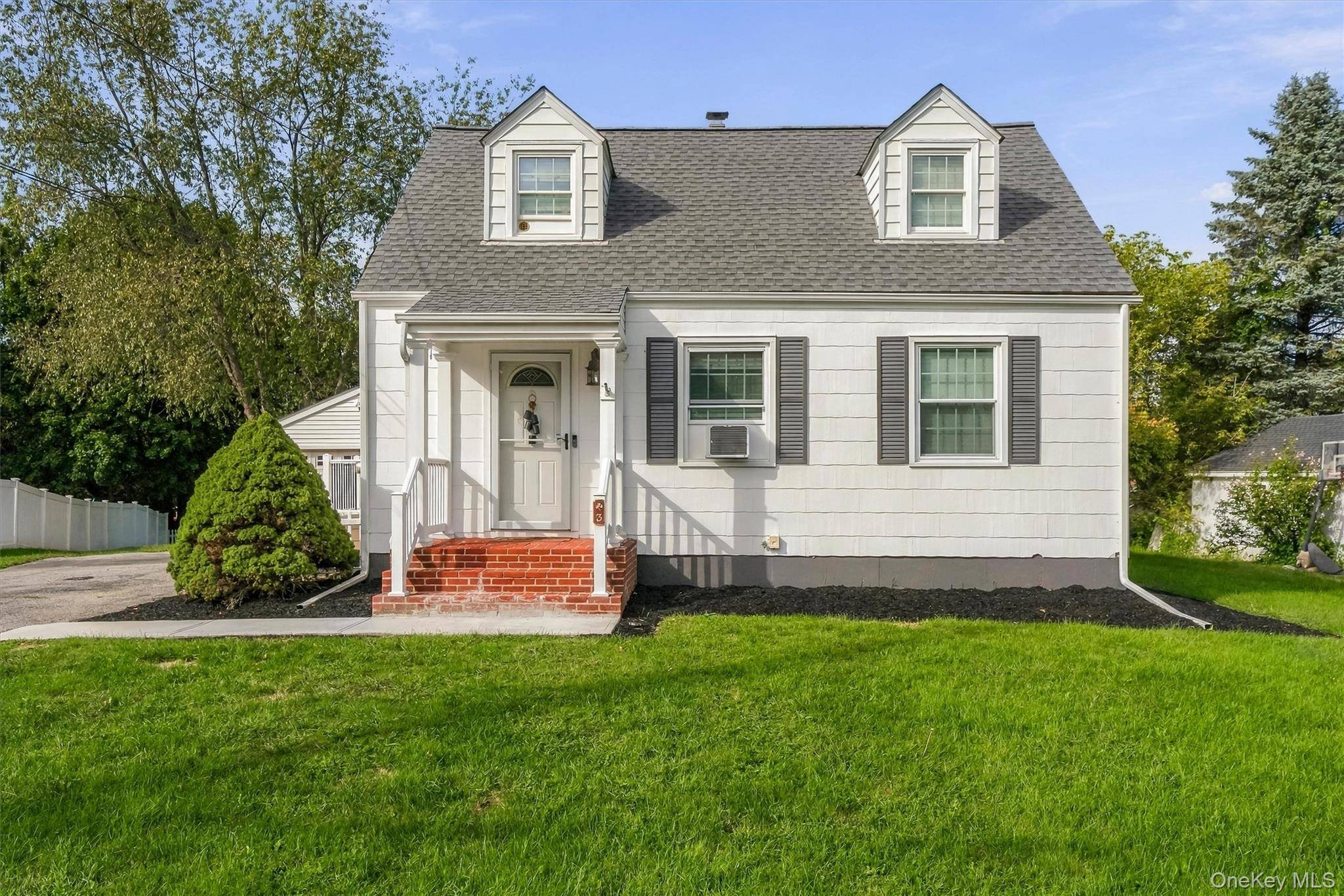 3 Kinderhook DR, Poughkeepsie, NY 12603