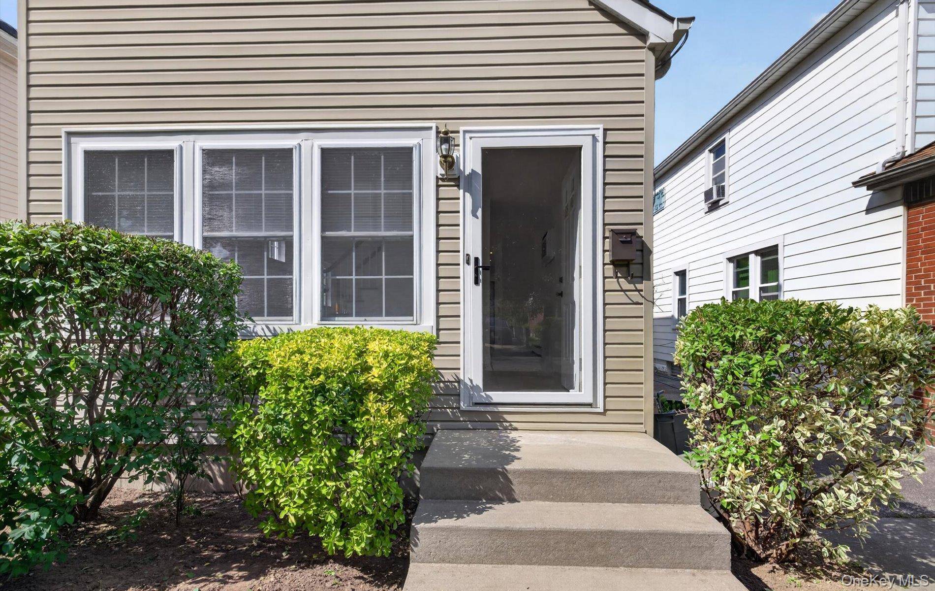 8548 257th ST, Floral Park, NY 11001