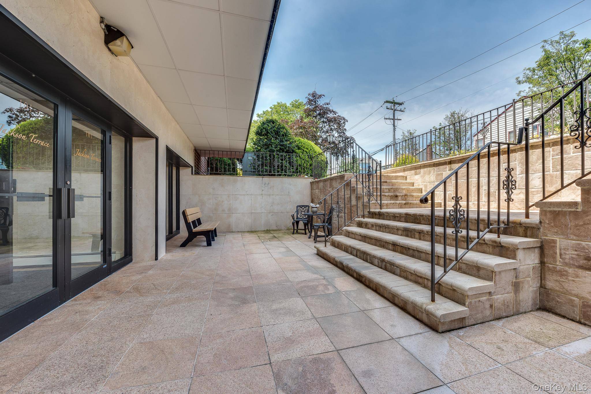 101 Jackson AVE #2J, Mineola, NY 11501