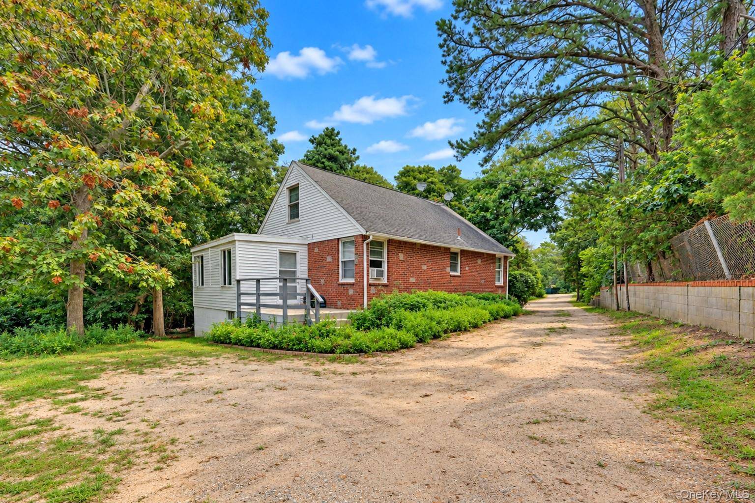 45 Peconic RD, Hampton Bays, NY 11946