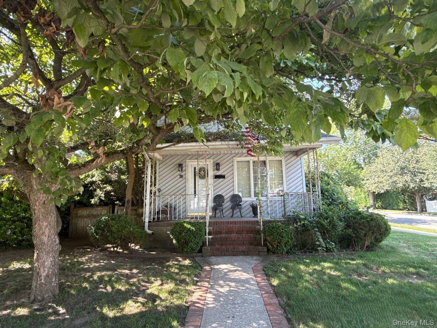 76 Driving Park AVE, Lynbrook, NY 11563