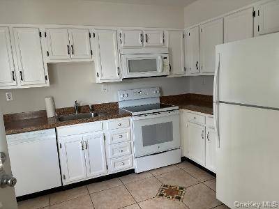 353 Woodbridge DR #D, Ridge, NY 11961