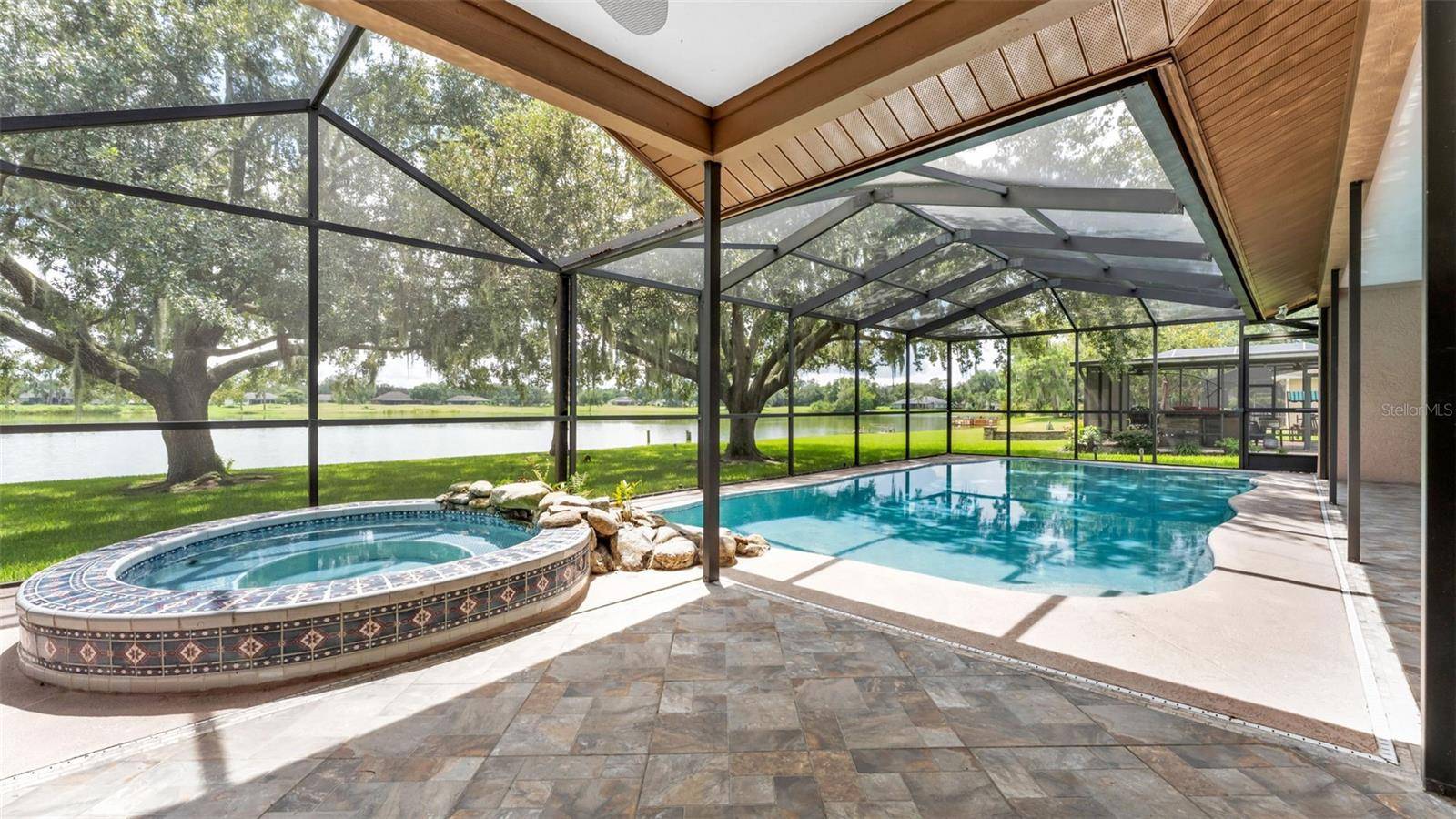 2871 HAMMOCK DR, Plant City, FL 33566