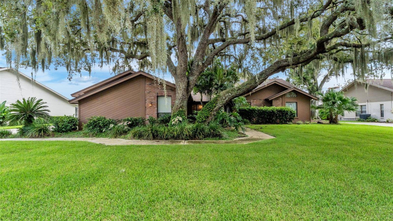 2871 HAMMOCK DR, Plant City, FL 33566