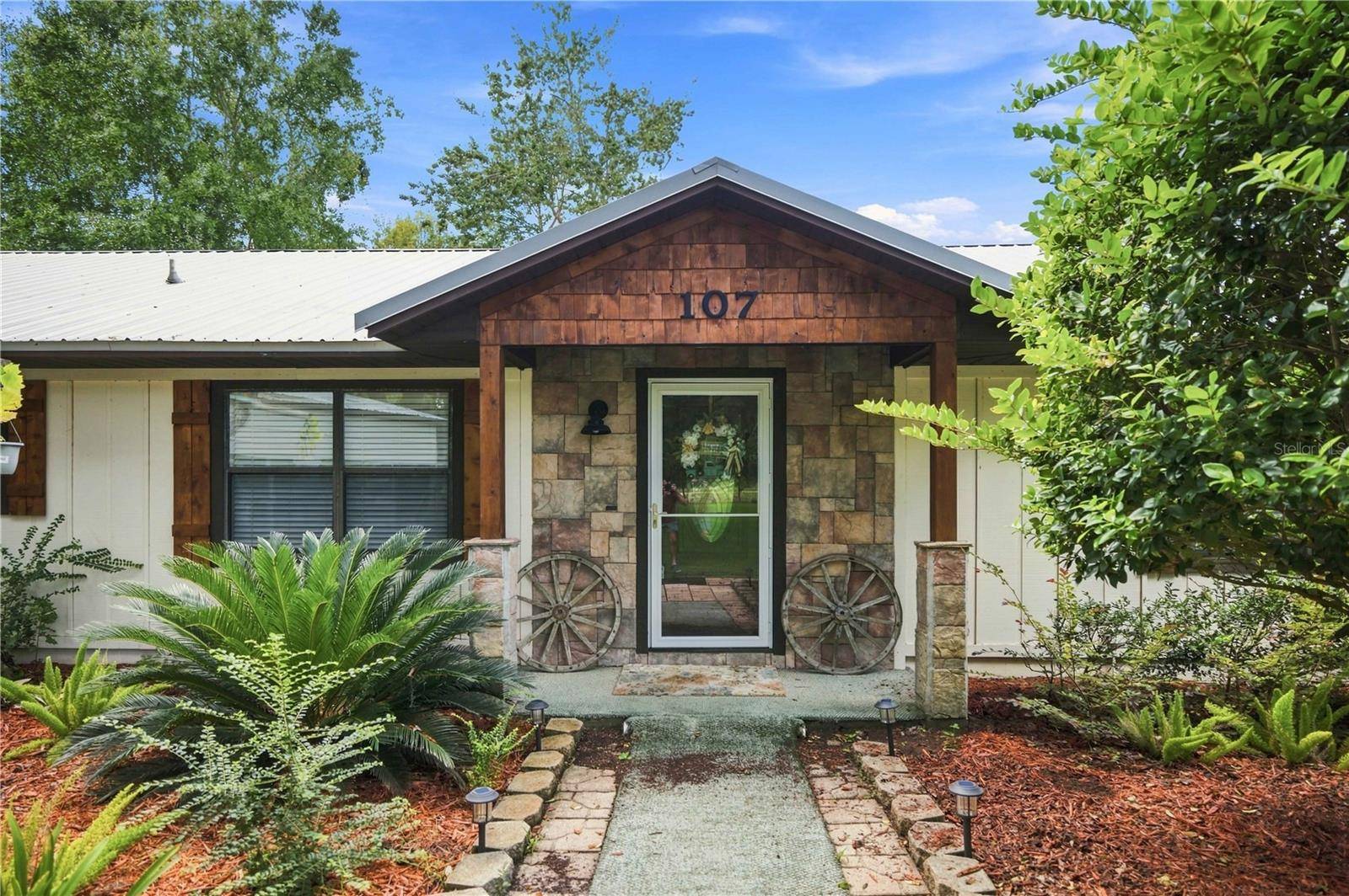 107 CHURCH LAKE DR, Interlachen, FL 32148