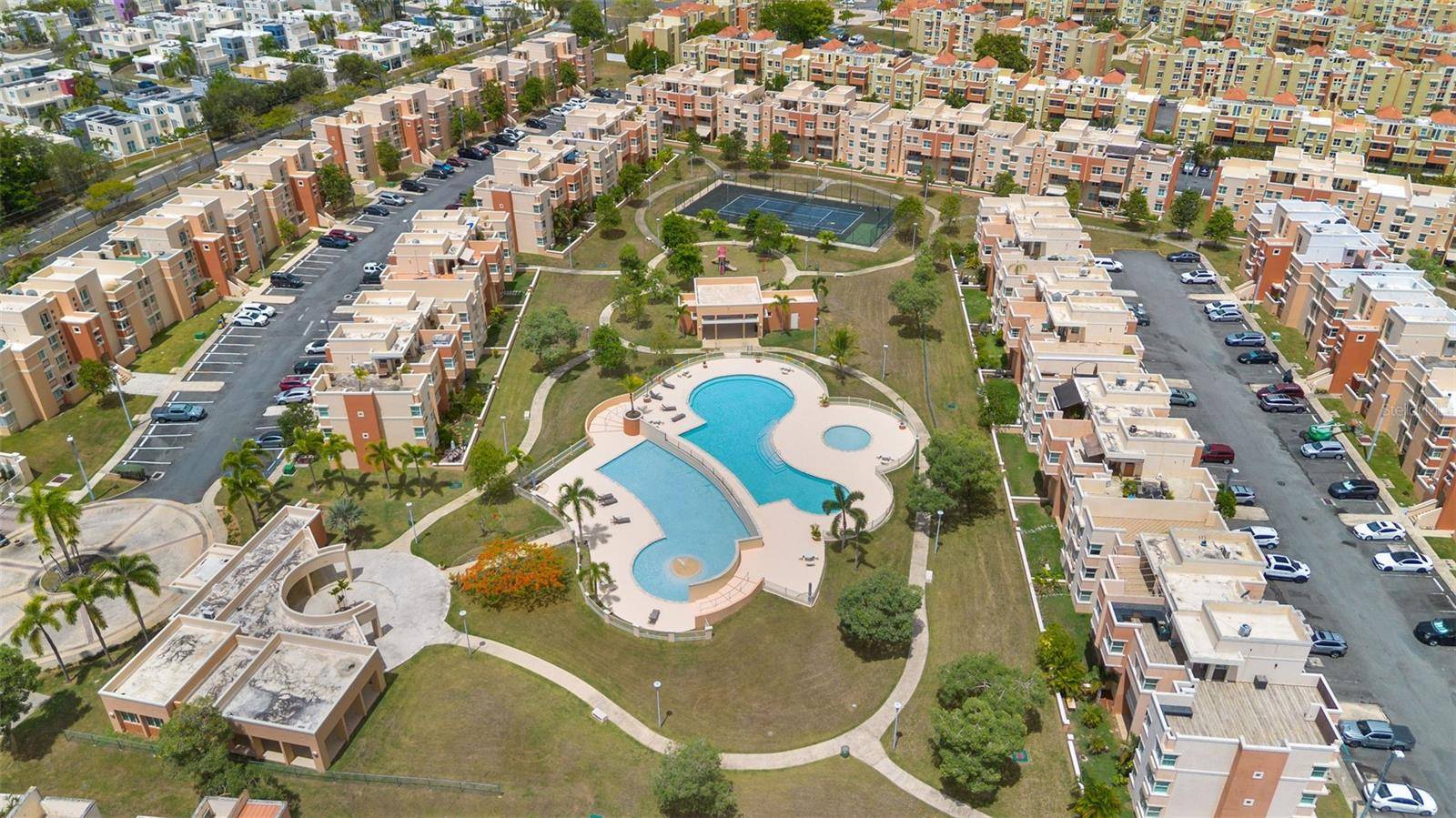 400 Grand Boulevard COND. ARMONIA #301, Caguas, PR 00725