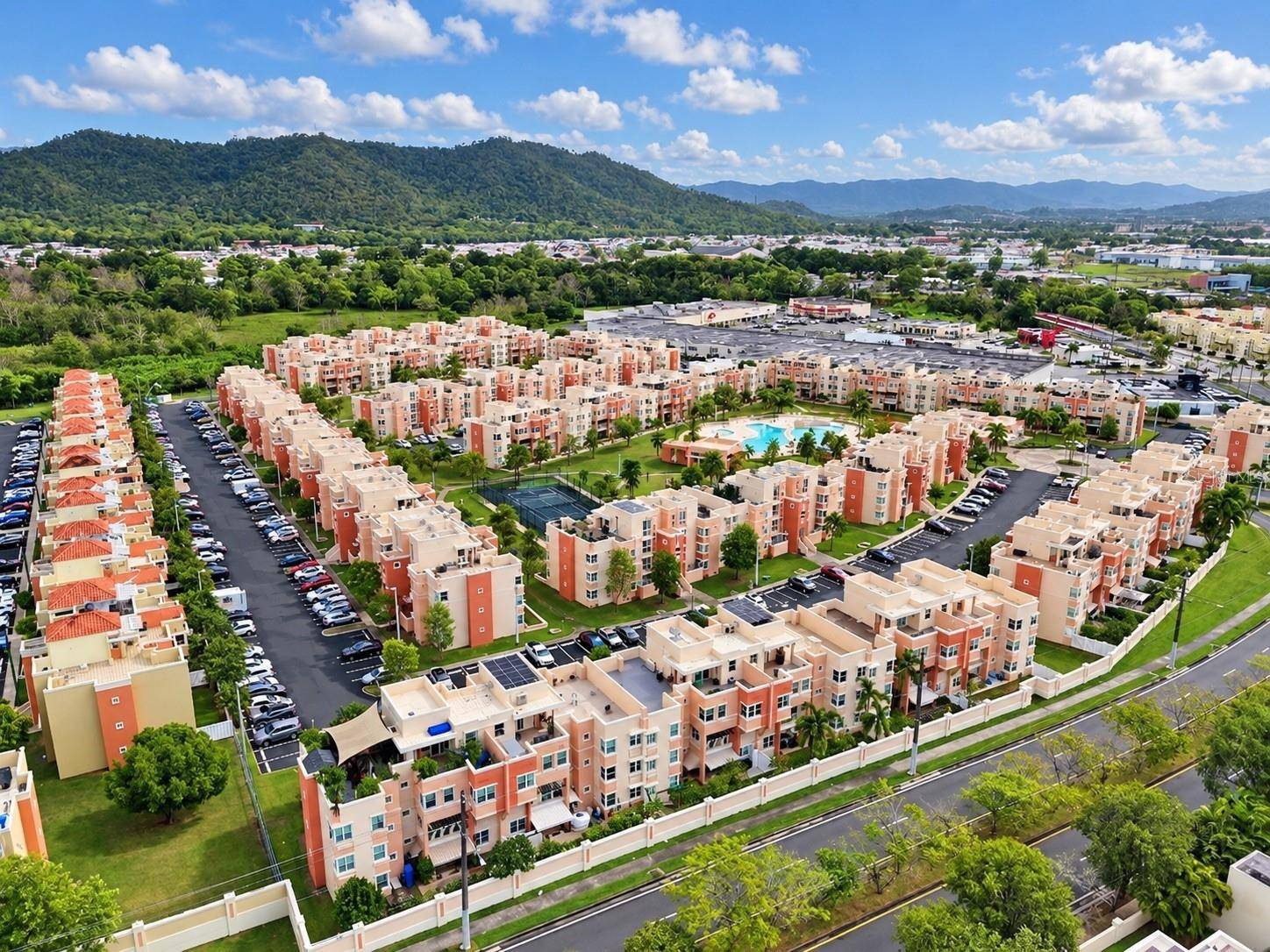 400 Grand Boulevard COND. ARMONIA #301, Caguas, PR 00725