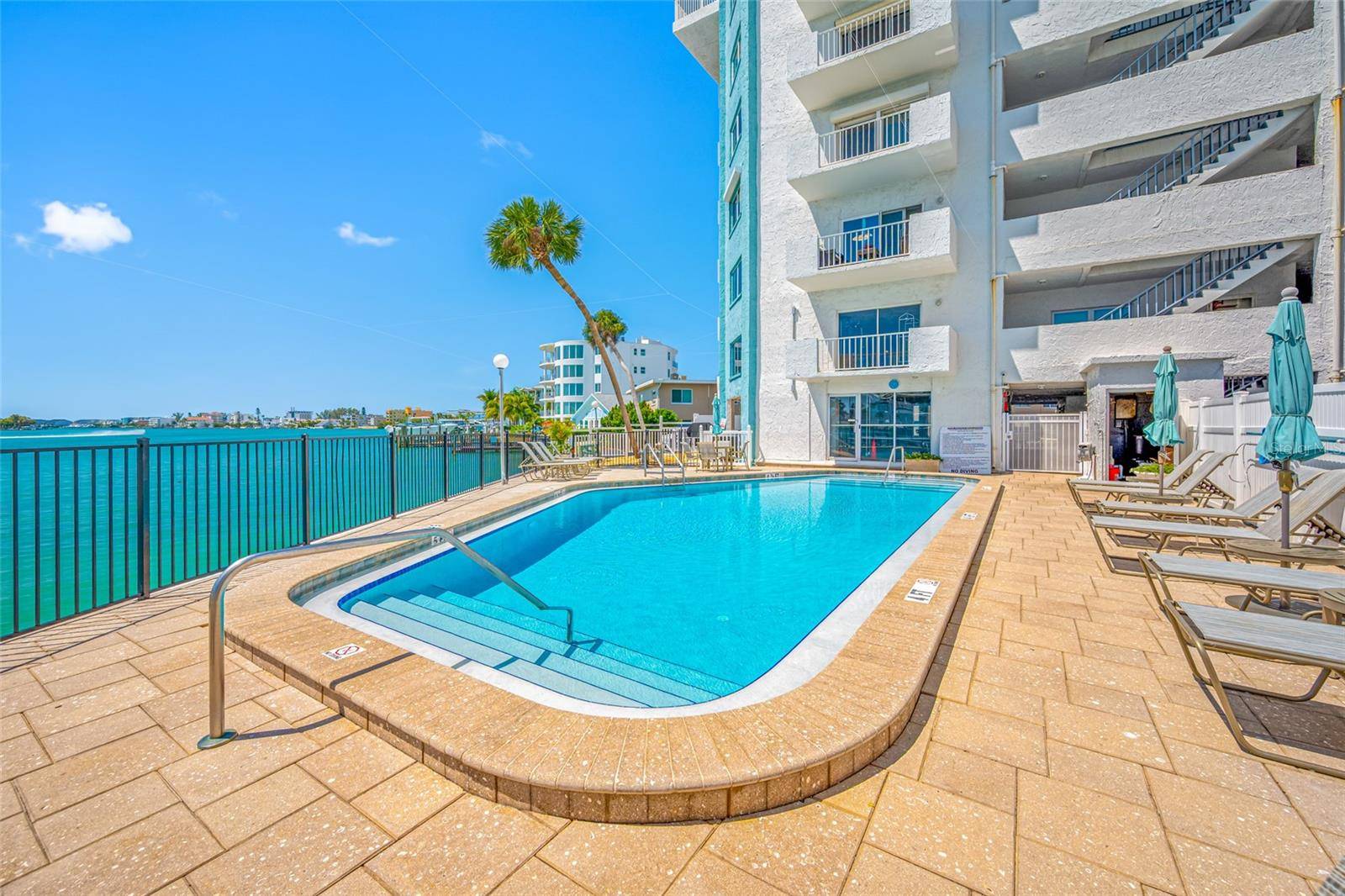 285 107 AVE #306, Treasure Island, FL 33706